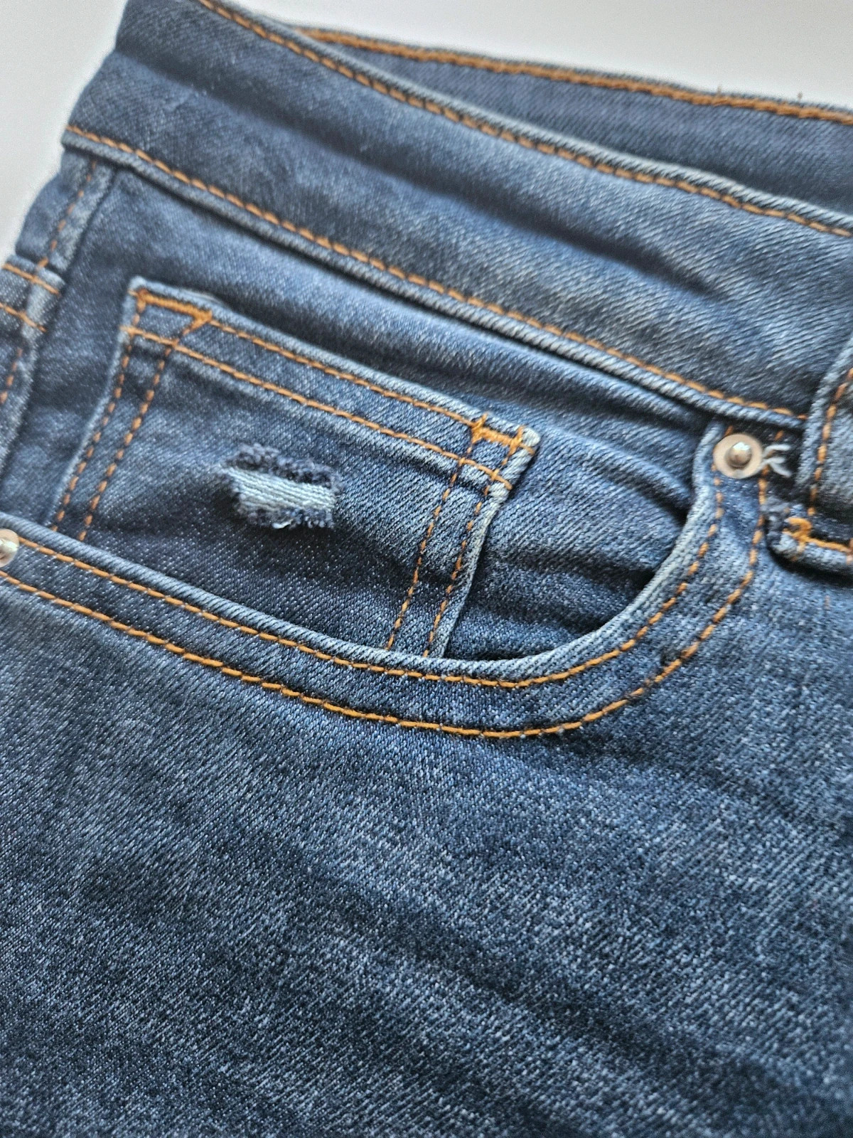 H&M upcycled denim skirt · Size 42 · Raw hem · Urban style – H&M – taille XL / 42 / 14 5
