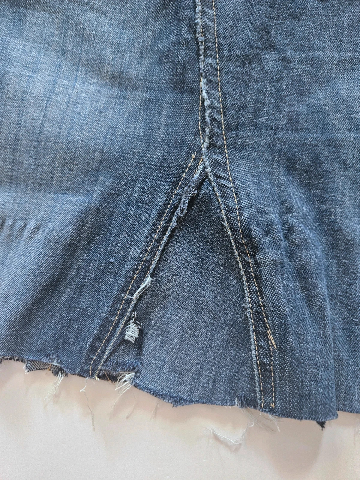 H&M upcycled denim skirt · Size 42 · Raw hem · Urban style – H&M – taille XL / 42 / 14 3
