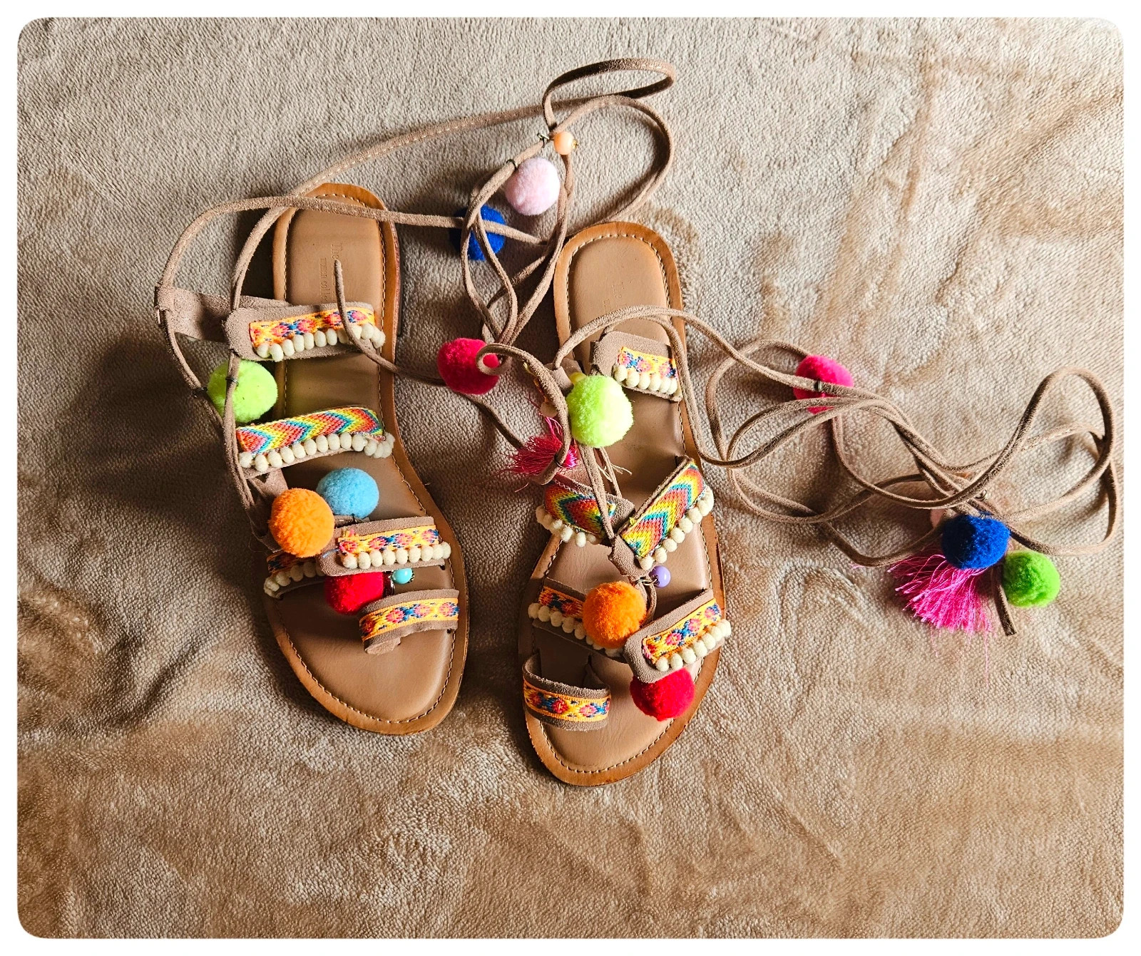 Sandalias boho con pompones – talla 40, coloridas y alegres – taille 40 2