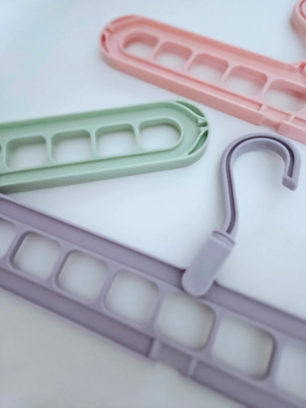 Organizadores de perchas Primark · multi-slot hangers · ahorro de espacio · 3 € – Primark 2