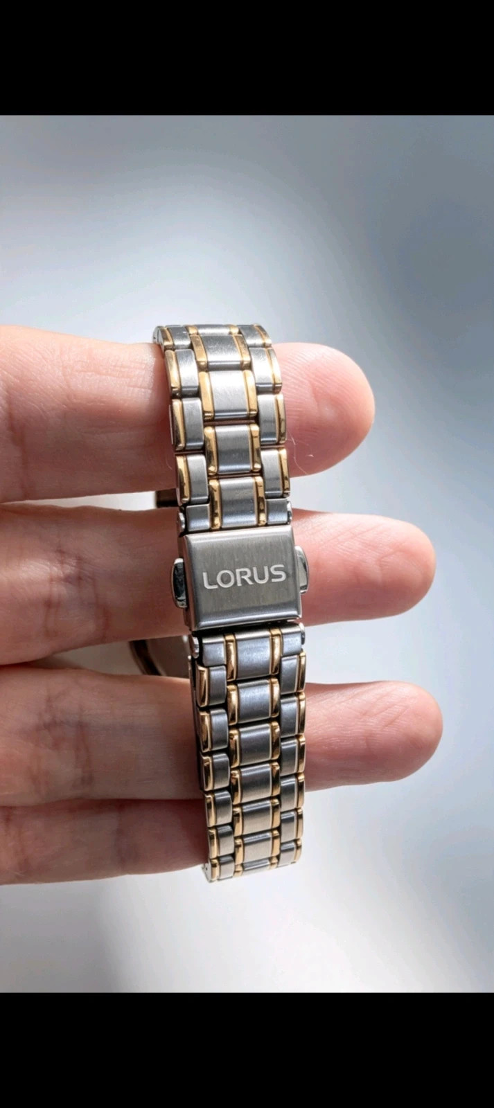 Lorus Ladies Two-Tone Quartz Watch – Roman Numerals – 50m Water Resistant – Lorus – taille Up to 30 mm 3
