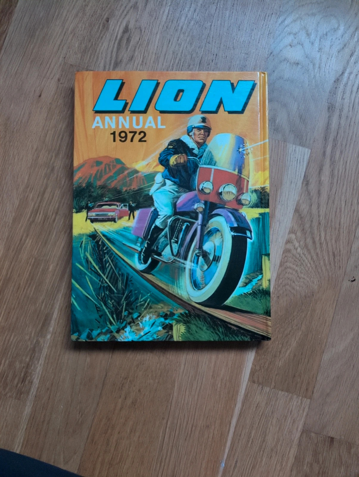 Vintage "Lion Annual 1972" published by IPC Magazines 2