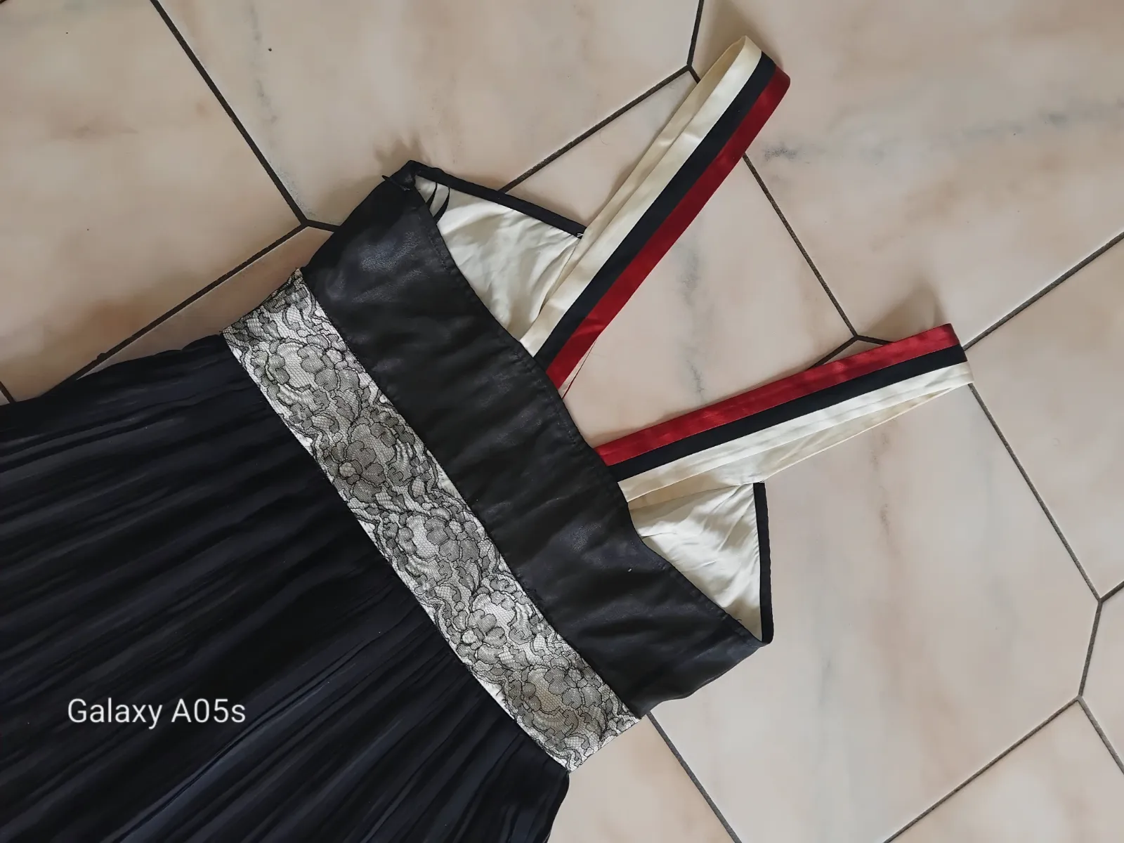 Robe plissée noire avec bretelles rayées – BGN – taille M 8