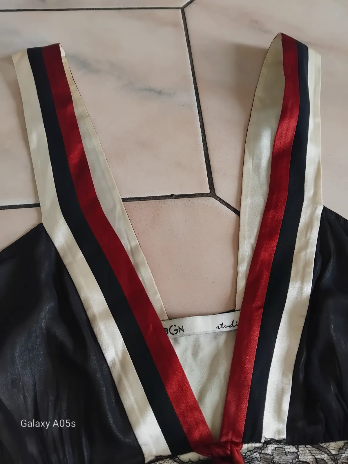 Robe plissée noire avec bretelles rayées – BGN – taille M 6
