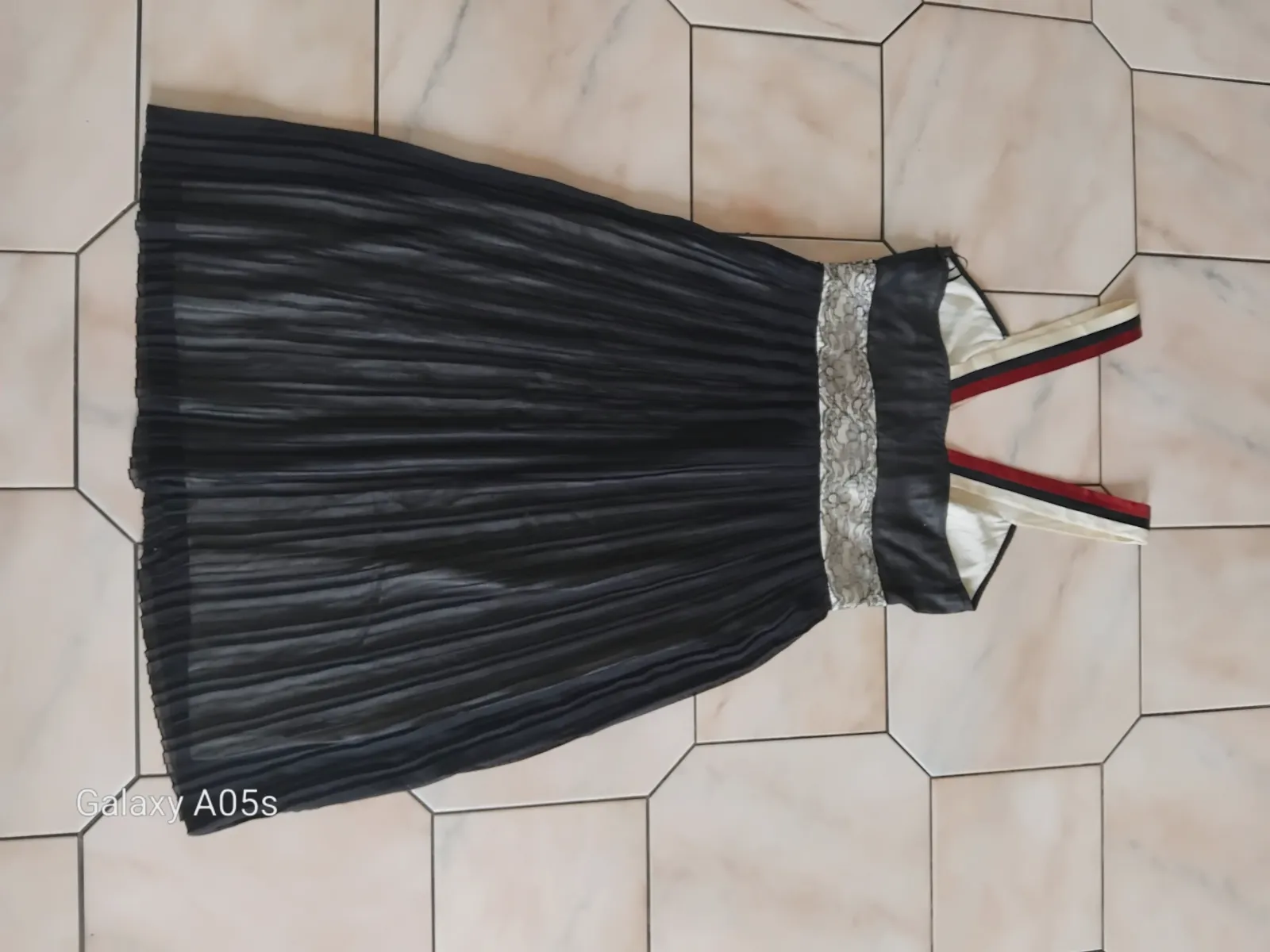 Robe plissée noire avec bretelles rayées – BGN – taille M 7