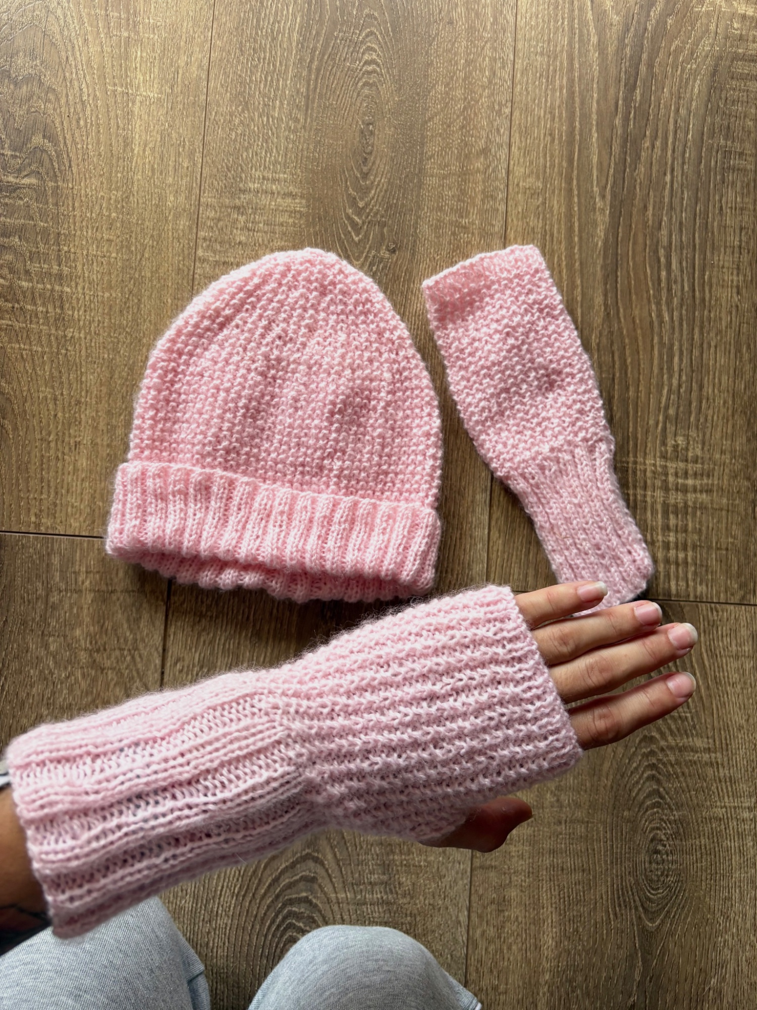 Bonnet + mitaines rose tricoté