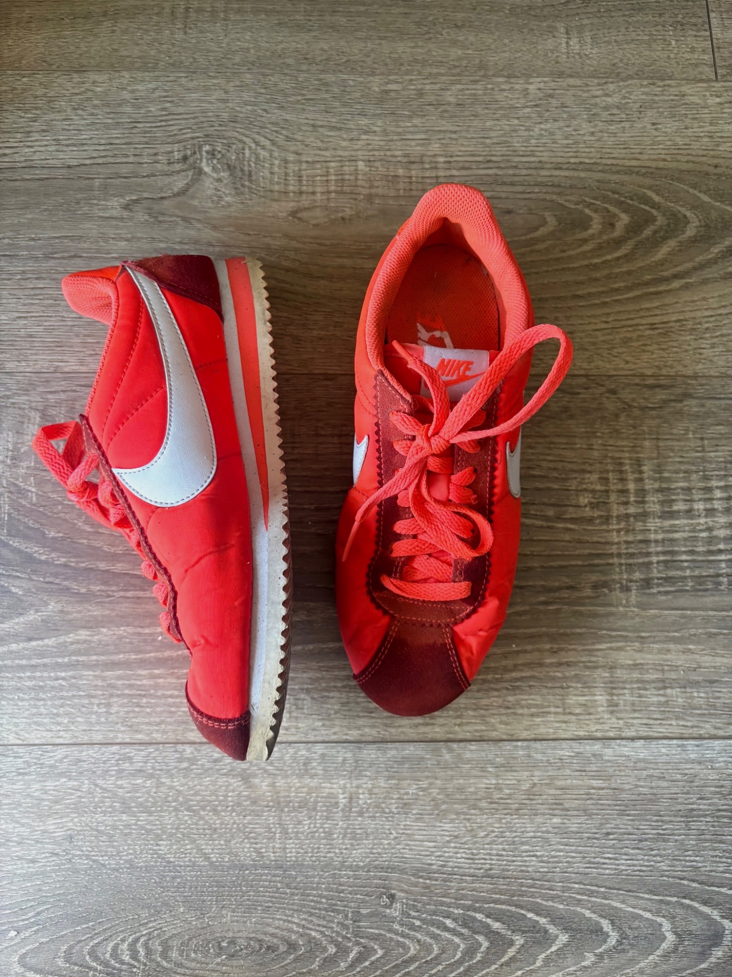 Basket rouge Nike taille 37,5 