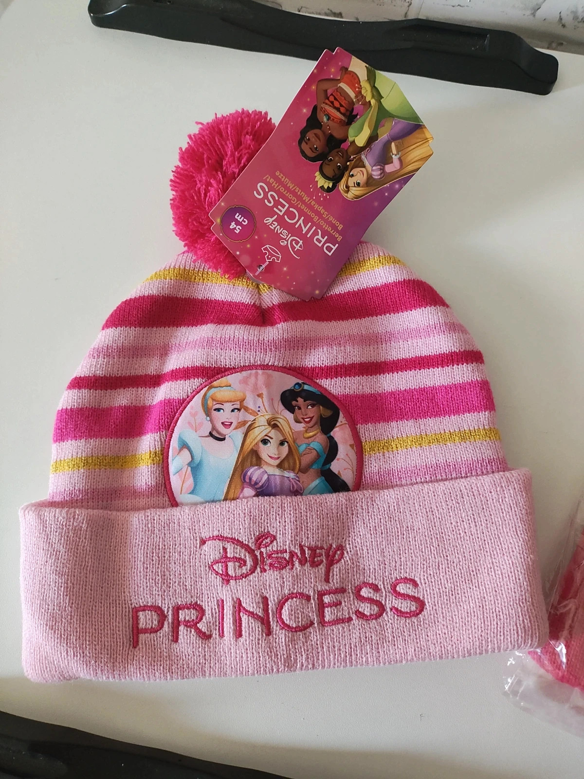 Winter cap 5 to 8 years new with tag