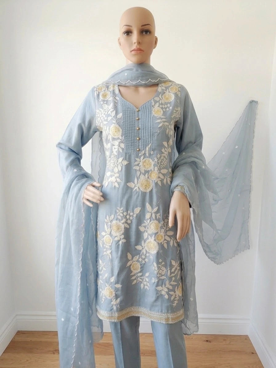 Stunning Light Blue Pakistani 3-Piece Suite - Elegant Embroidery