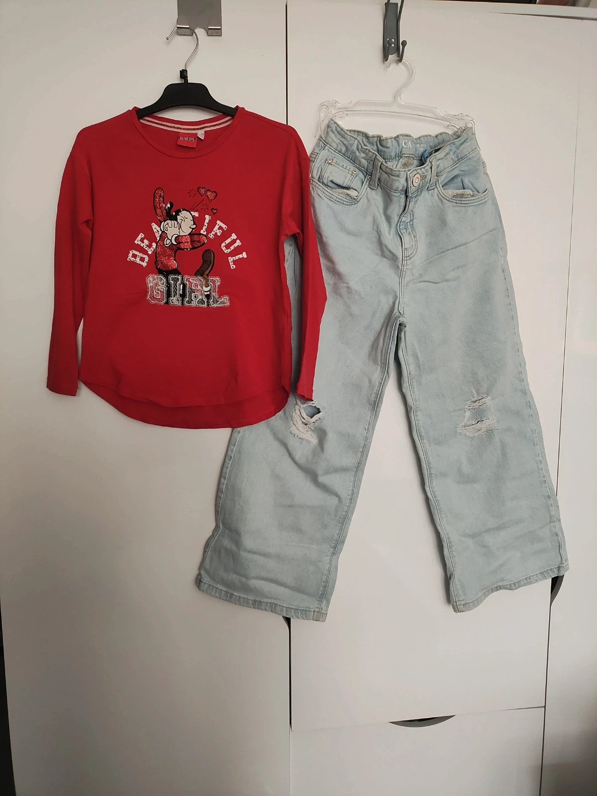 Jeans wide leg pent with t shirt