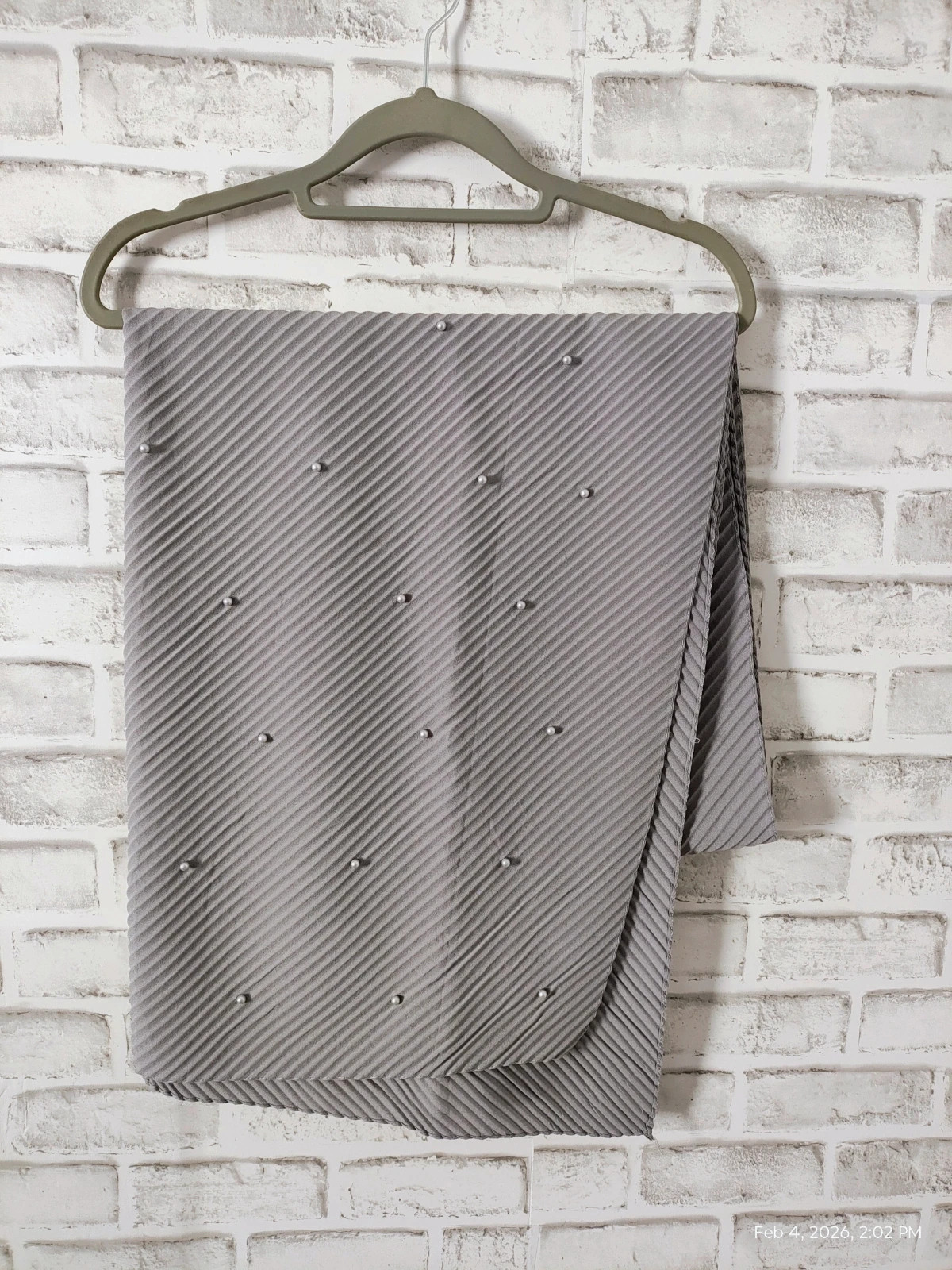 🧣 scarf long with faux pearls
