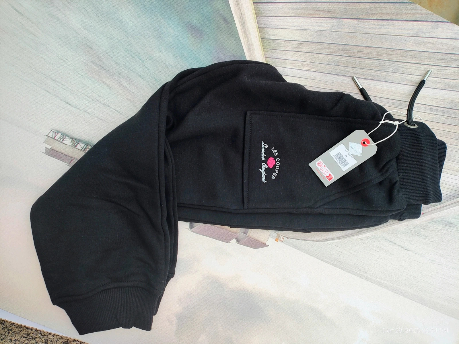Joggers for girls – Lee Cooper – taille 6 ans / 116 cm 2