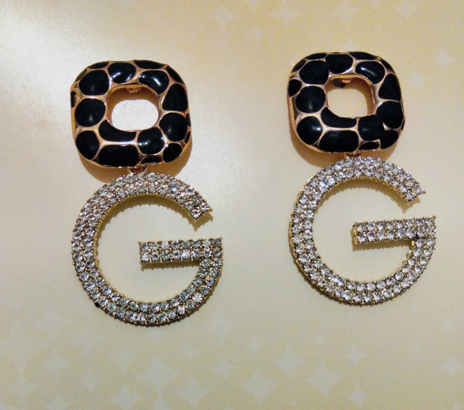 Magnifique boucle d'oreille contraste doré  – Tendance – taille Taille unique 3