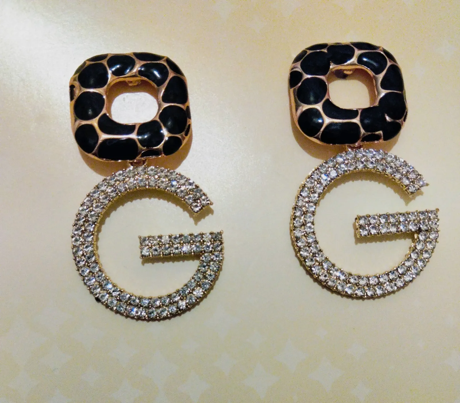 Magnifique boucle d'oreille contraste doré  – Tendance – taille Taille unique 2