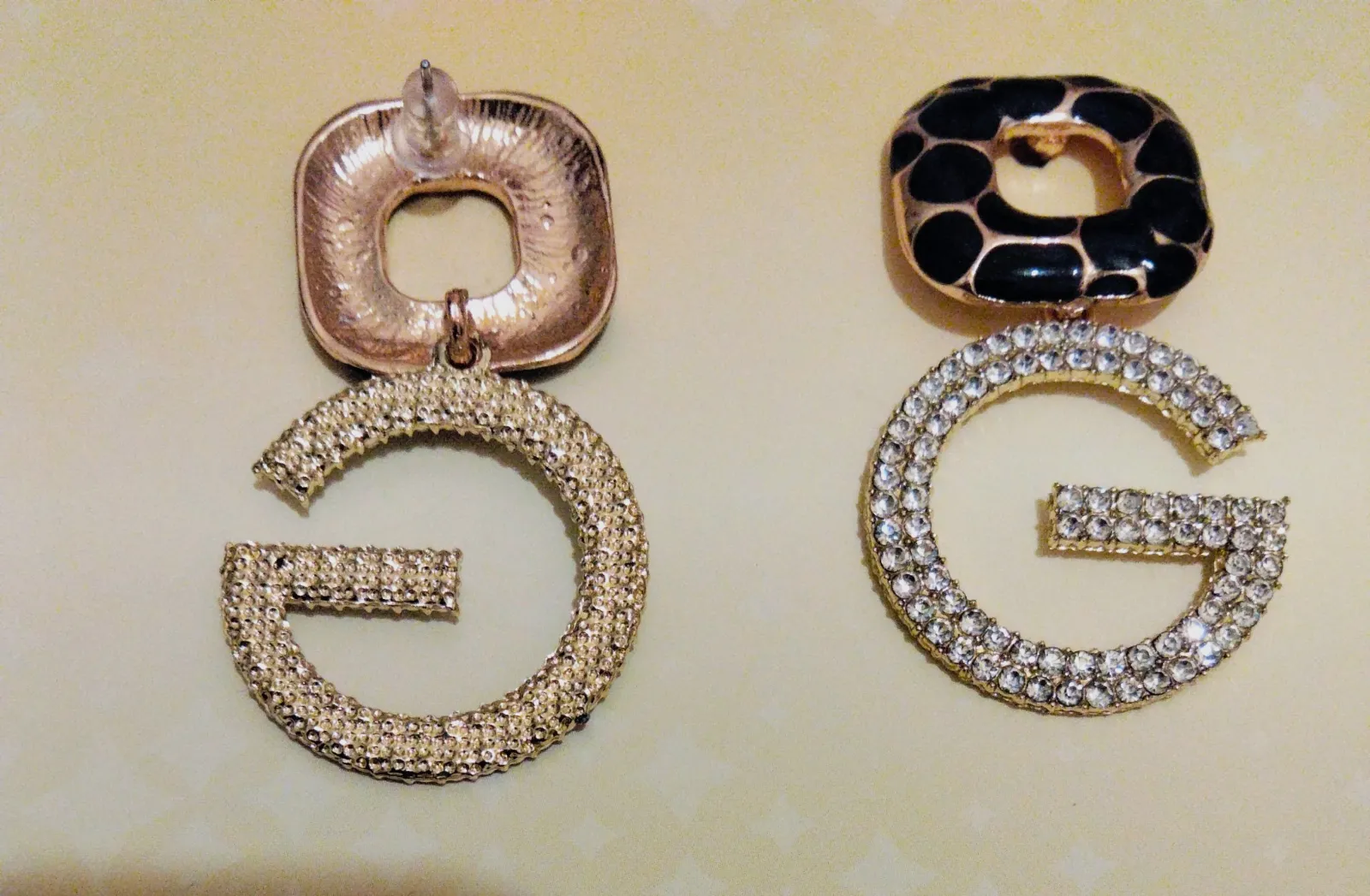 Magnifique boucle d'oreille contraste doré  – Tendance – taille Taille unique 4