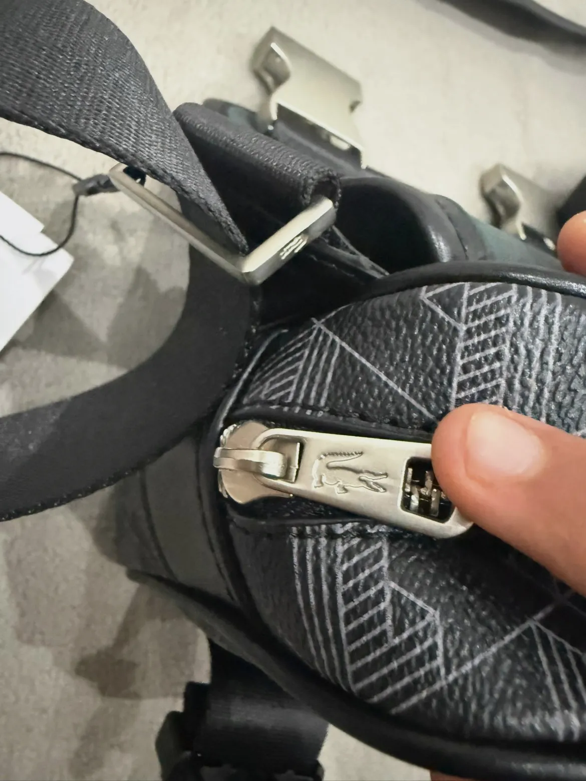 Saccoche lacoste messenger the bag neuf à vendre – Lacoste – taille Taille unique 4