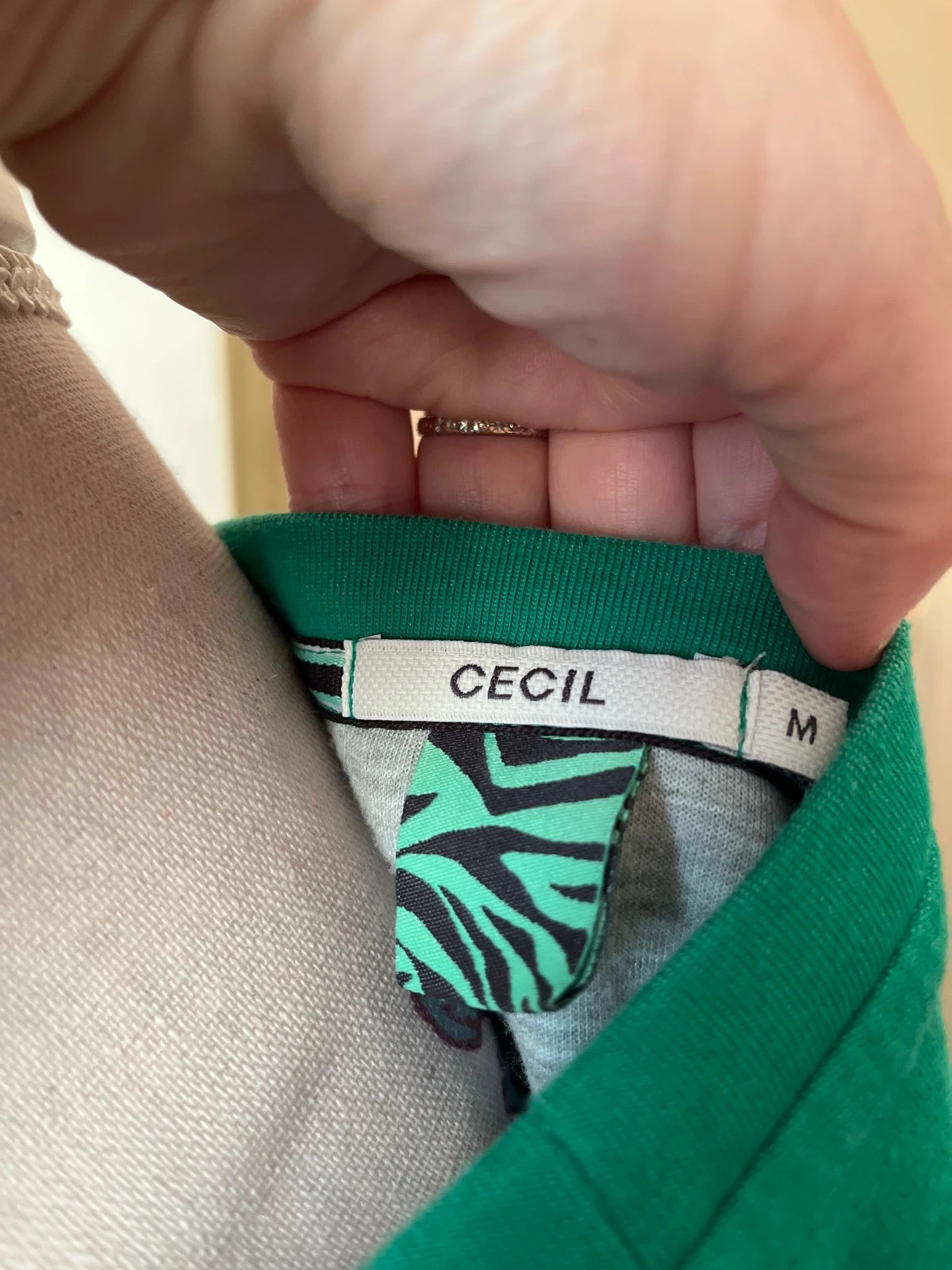 🌸 Sweat vert Brésil Cecil 🌸 – Cecil – taille M / 38 / 10 3