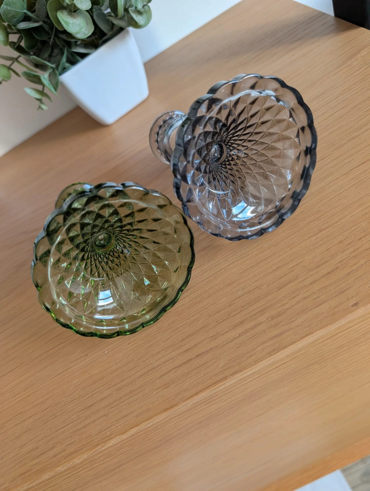 Paire de bougeoirs en verre style vintage – Autre 3