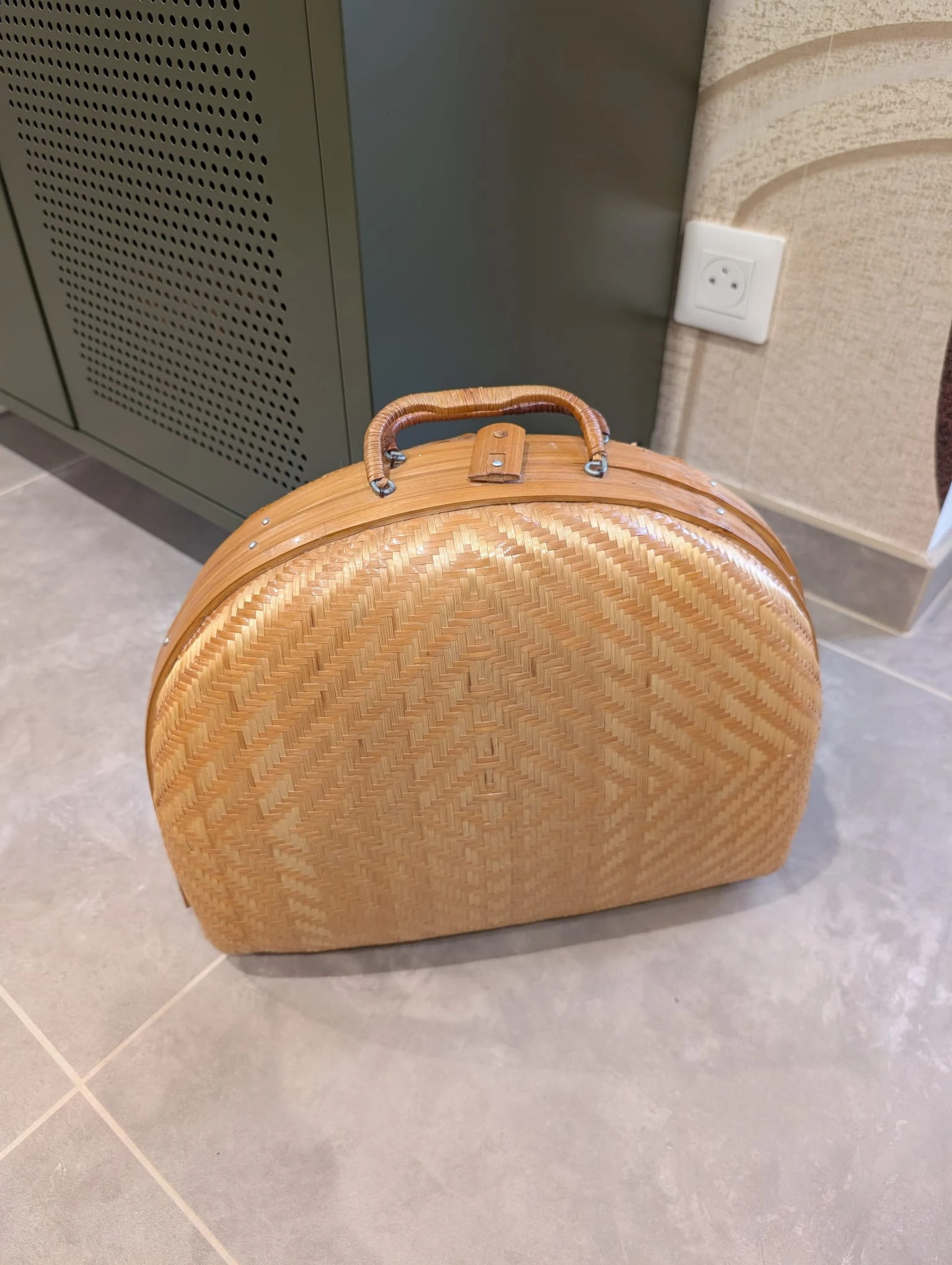 Vanity vintage en rotin
