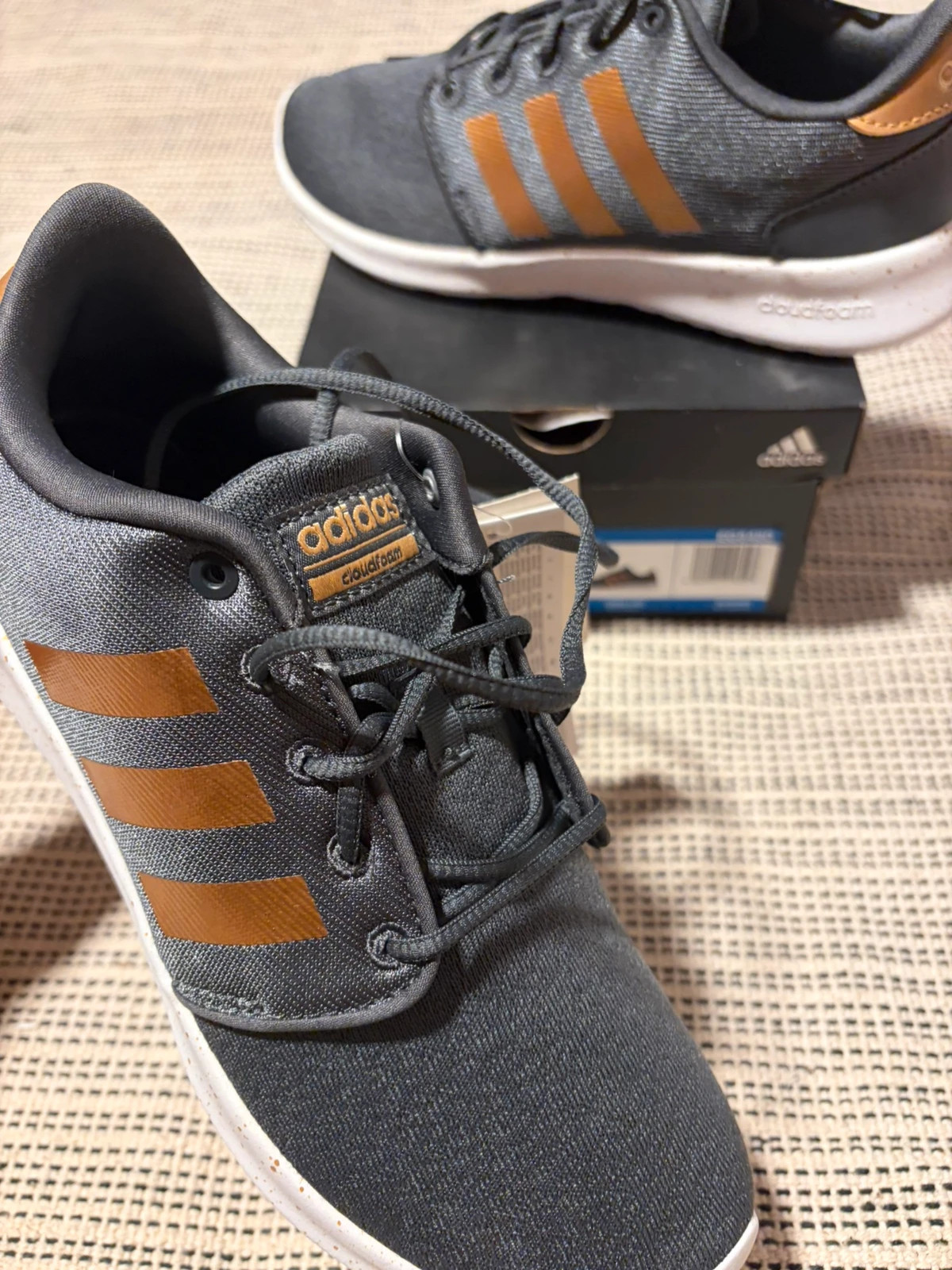 Zapatillas adidas QT Racer mujer gris y dorado talla 39 1/3 – adidas – taille 39.5 2