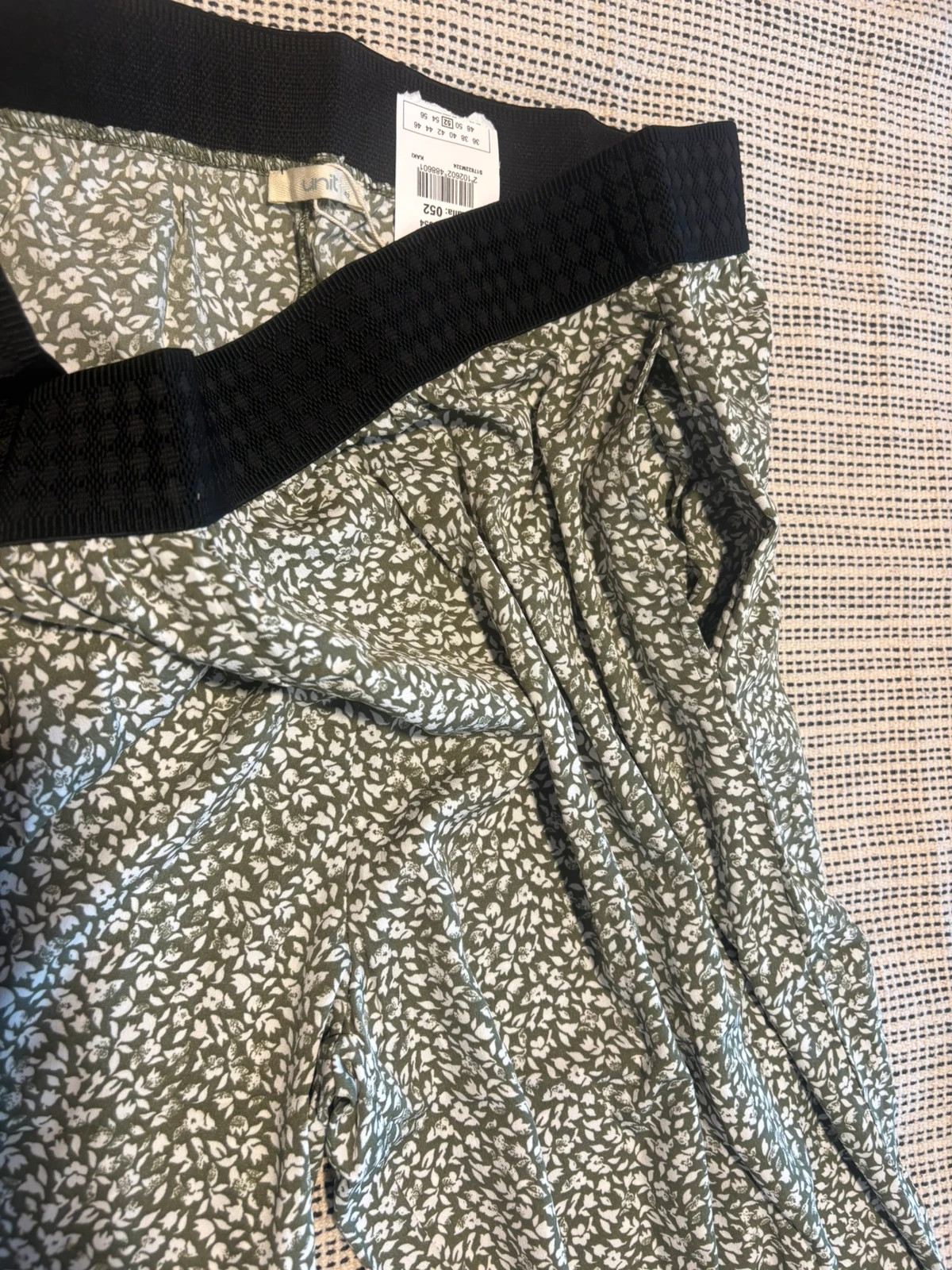 Pantalón fluido de flores verde kaki Unit El Corte Inglés talla 52 nuevo con etiqueta – Unit – taille 6XL / 52 / 24 5