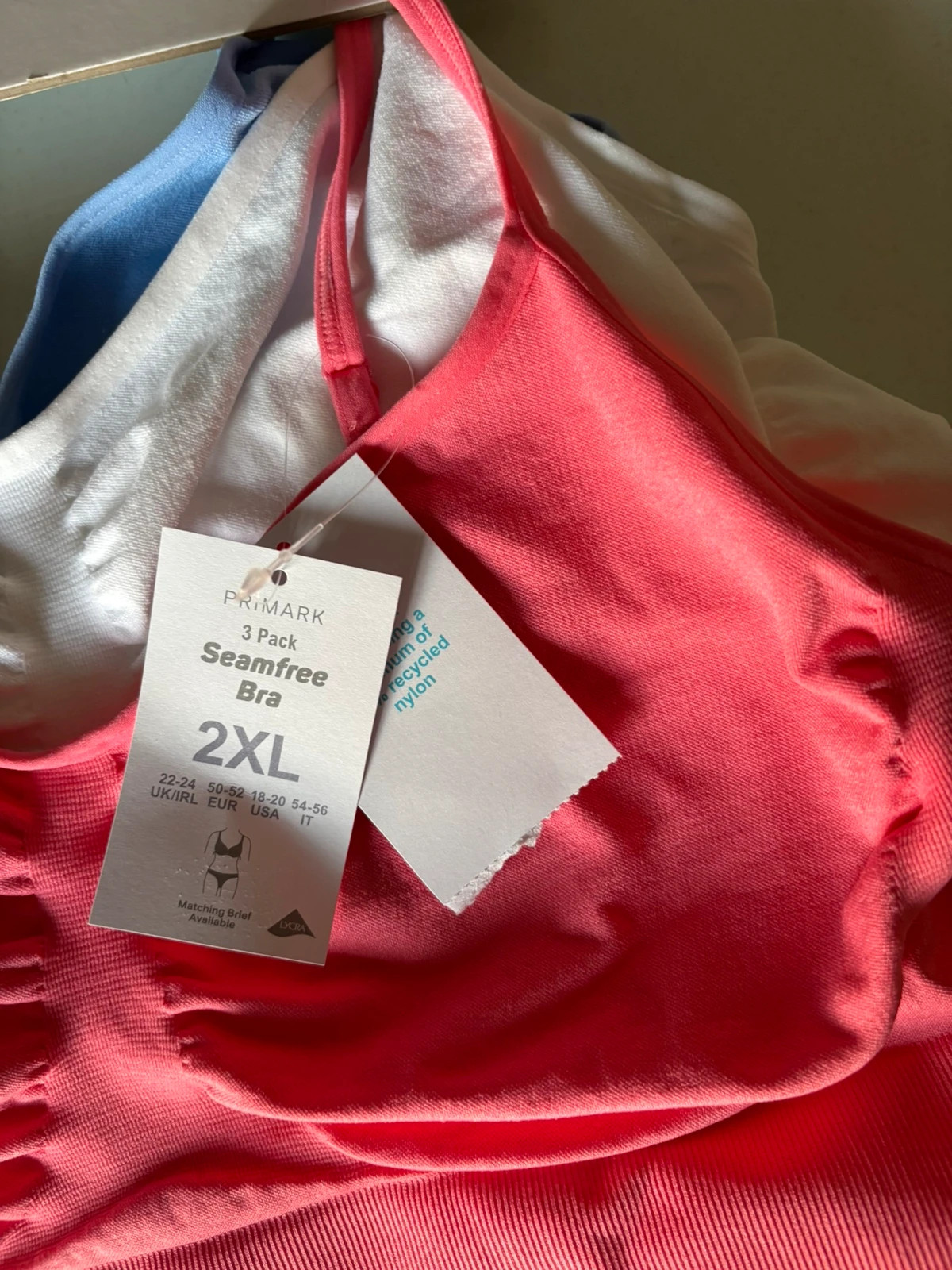 pack 3 bralettes sin costuras primark 2xl 50-52 top confort seamless bra set coral blanco azul – Primark – taille 100C 2