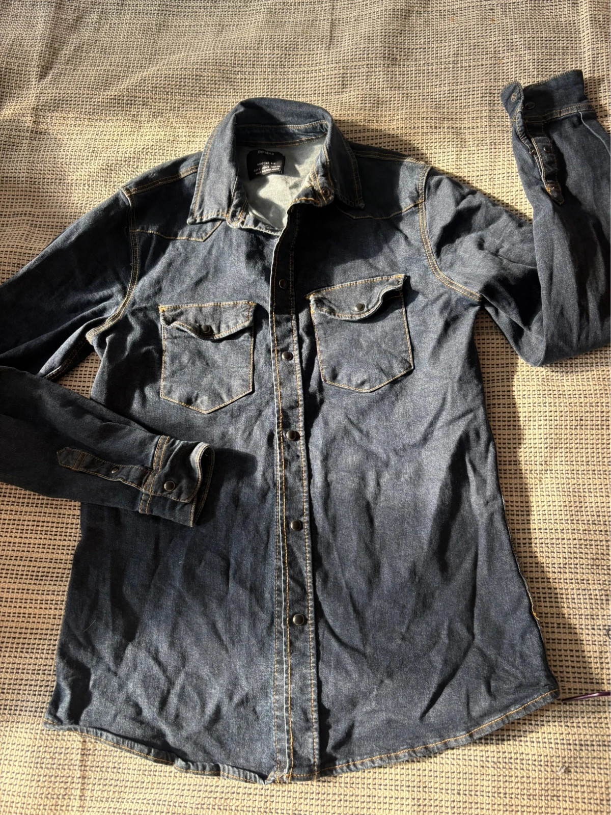 Camisa vaquera Bershka Muscle Fit S denim chemise spijkerhemd denim shirt jeans – Bershka – taille S