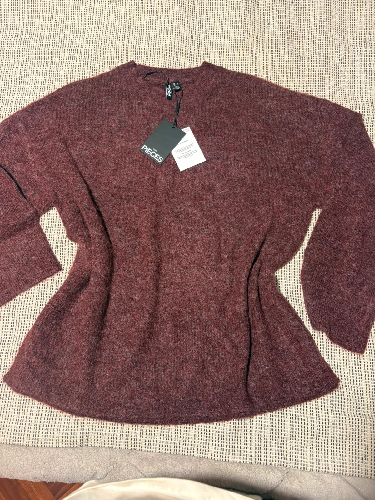 Jersey de punto grueso Pieces borgoña talla L nuevo etiqueta