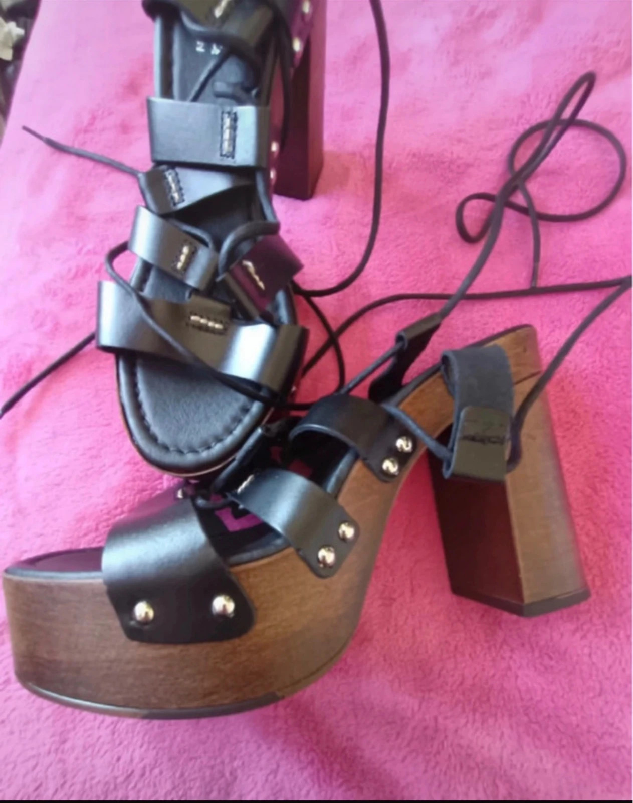 Sandalias plataforma madera Fórmula Joven 41 negras tachuelas – Fórmula Joven – taille 41 4