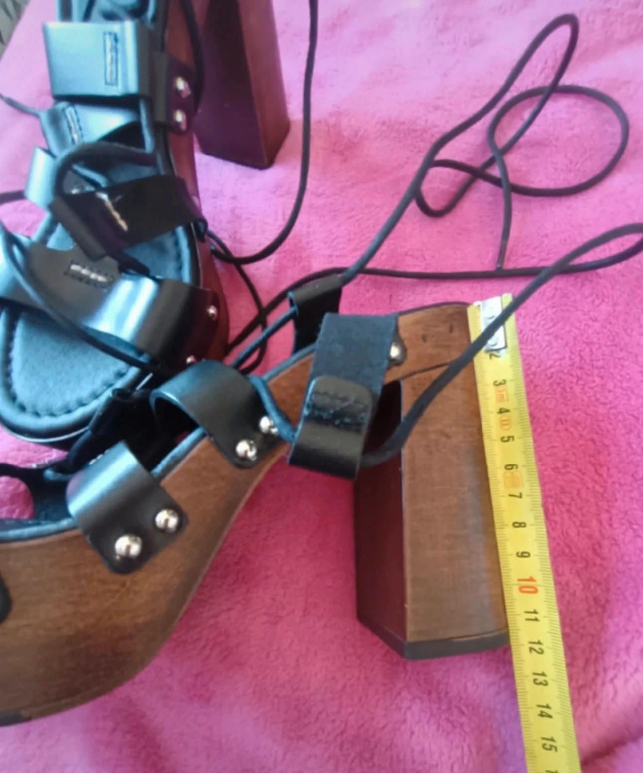 Sandalias plataforma madera Fórmula Joven 41 negras tachuelas – Fórmula Joven – taille 41 5