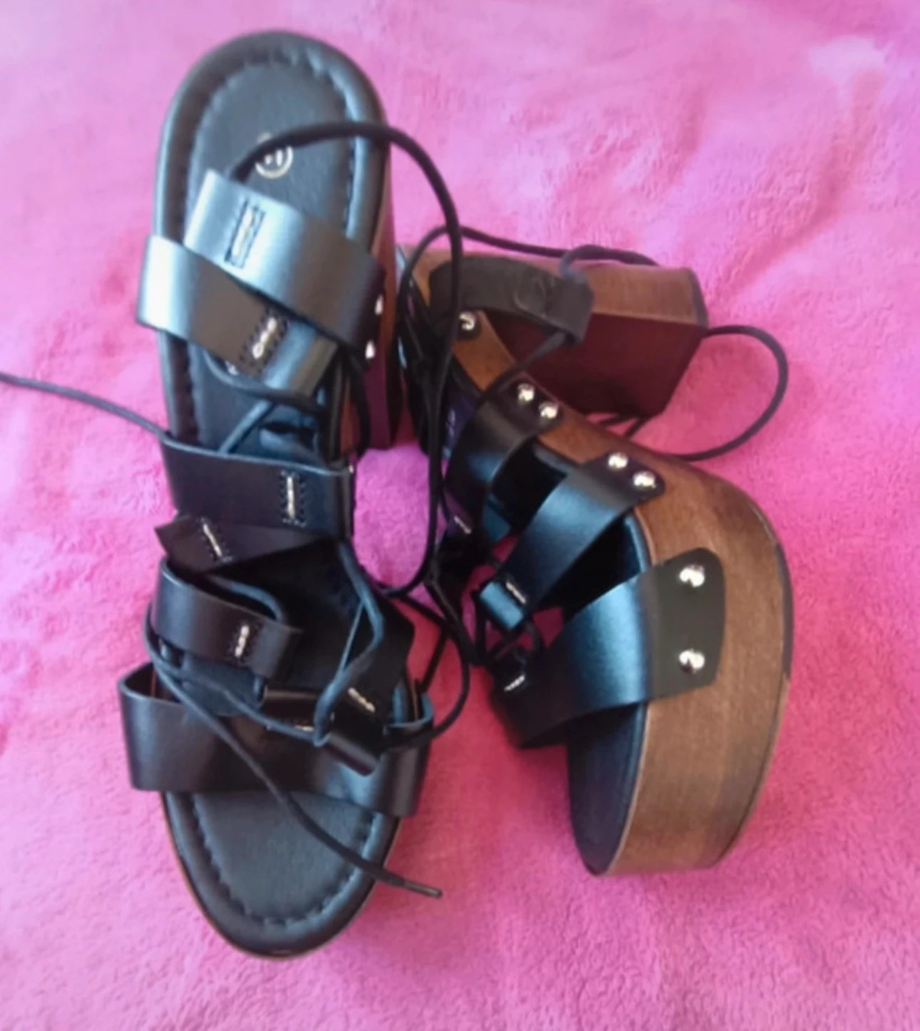Sandalias plataforma madera Fórmula Joven 41 negras tachuelas – Fórmula Joven – taille 41