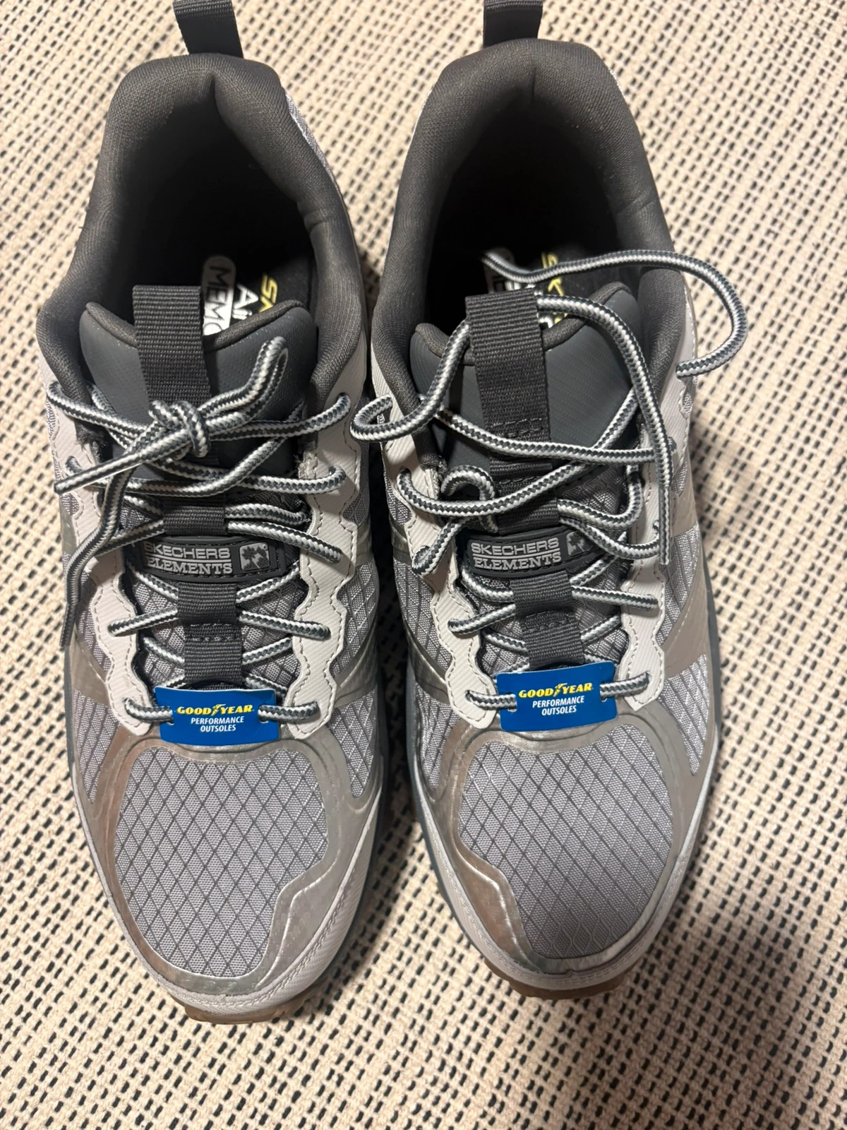 Zapatillas Skechers Goodyear Elements grises metalizadas Talla 41