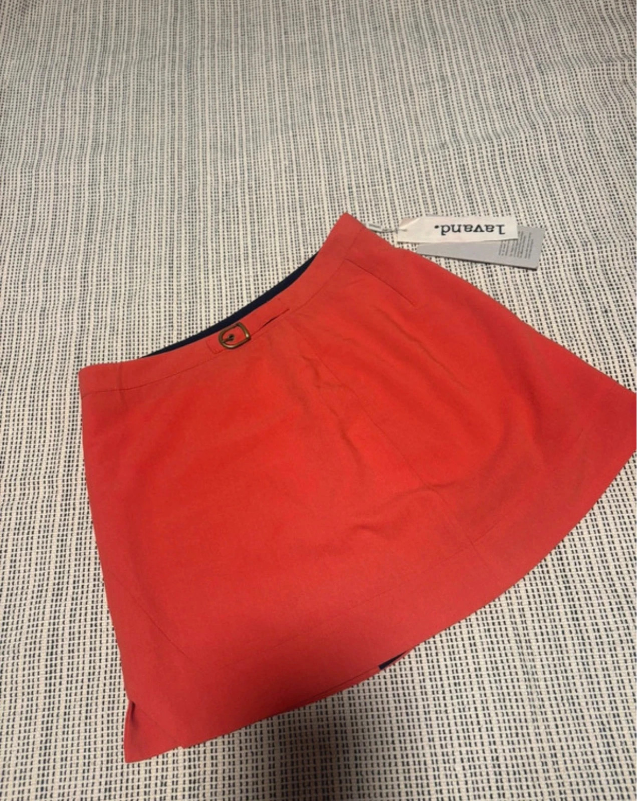 Falda corta mini Lavand M nueva etiqueta rojo coral hebilla