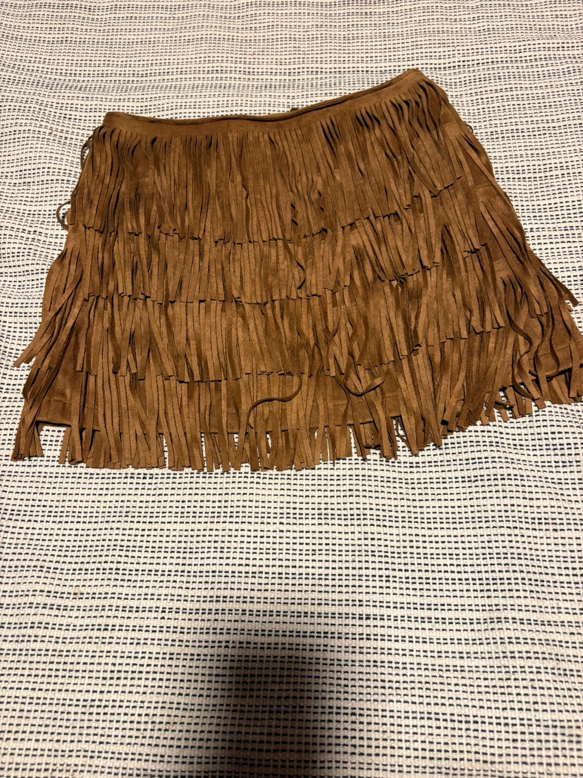 minifalda de ante marrón con flecos en cascada