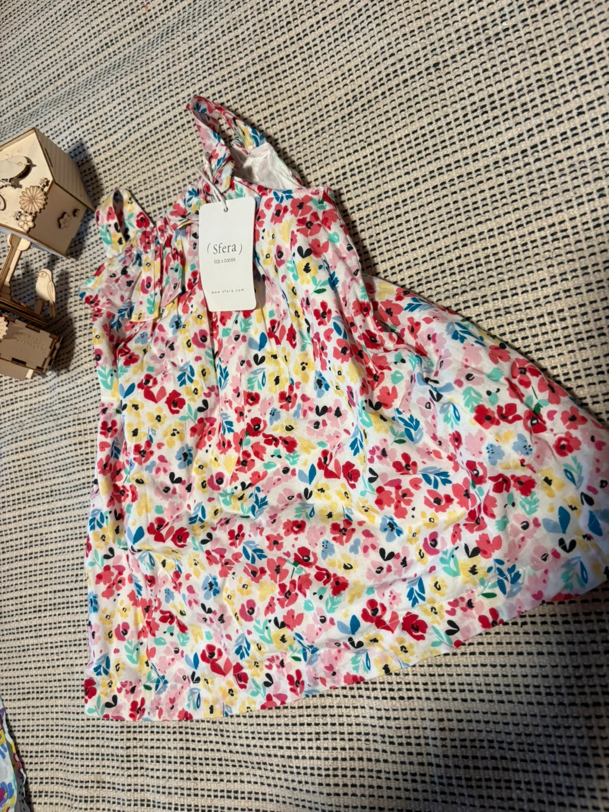 vestido de bebé talla 18-24 meses marca Sfera estampado floral – Sfera – taille 18-24 mois / 86 cm
