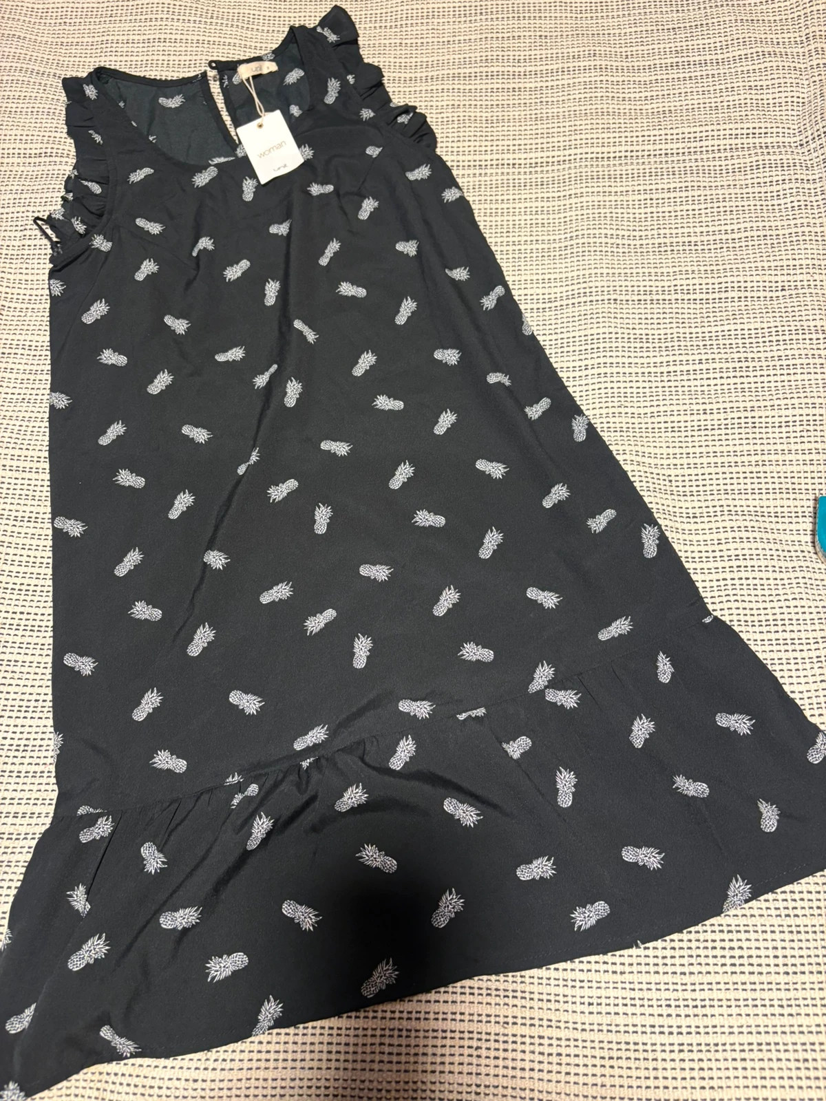 vestido midi talla S de color negro con estampado de piñas blancas