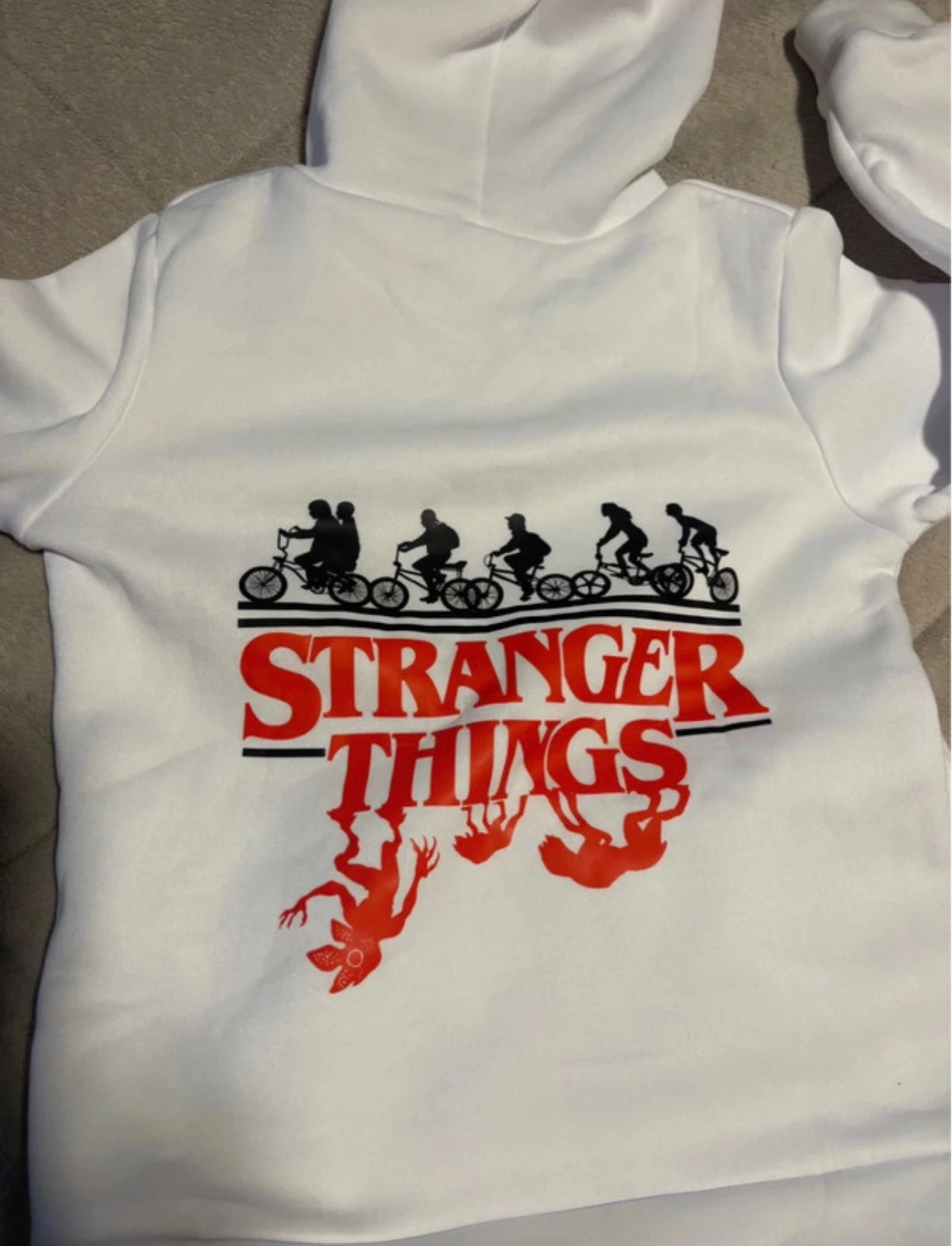 sudadera blanca con capucha de Stranger Things (amoid) – Stranger Things – taille 9 ans / 134 cm 2