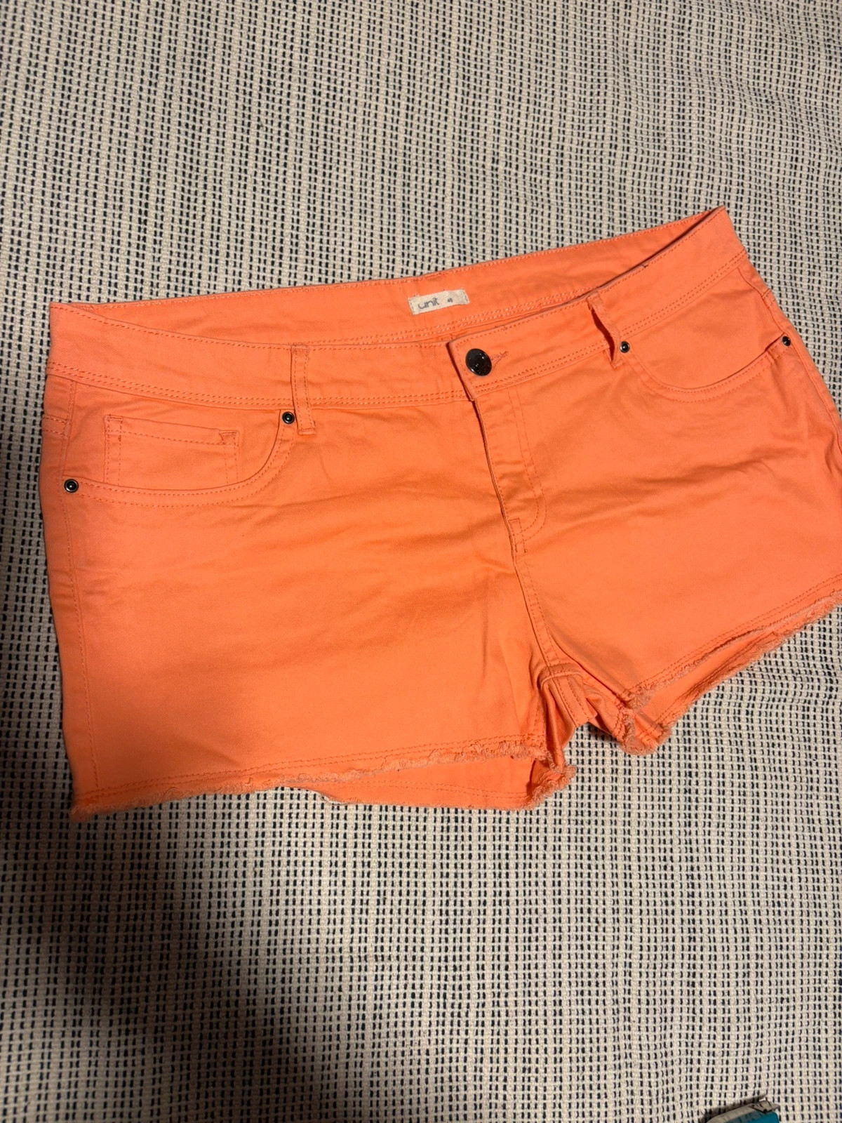 shorts vaqueros de color coral talla 46 (amoi)