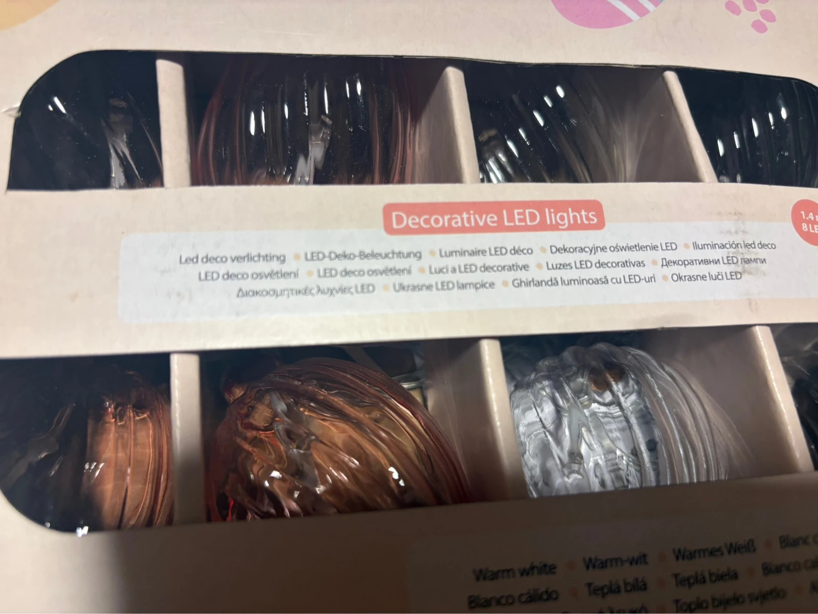 luces LED decorativas con una longitud de 1.4 metros y 8 luces LED de color blanco cálido (amoi.act) – Action 2