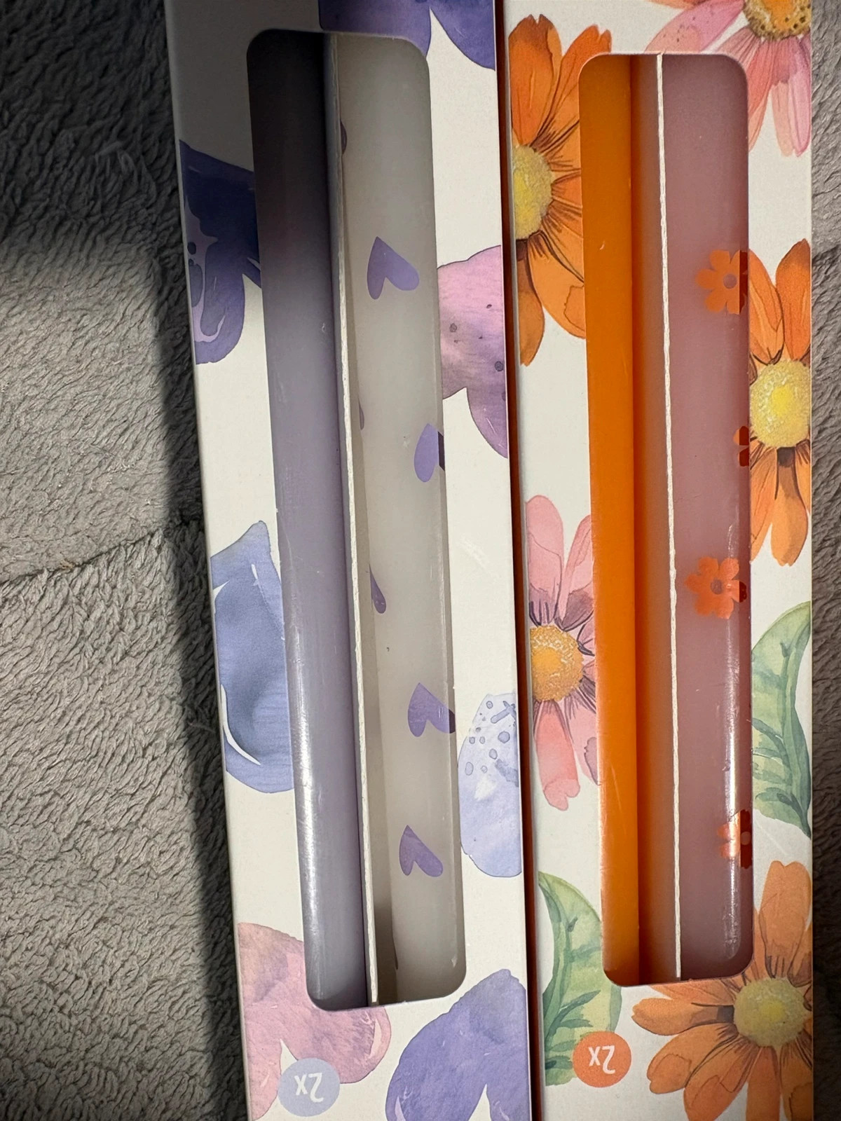 Dos set de velas una de flores naranjas otras de corazones lila (amoi.act) – Avec 3