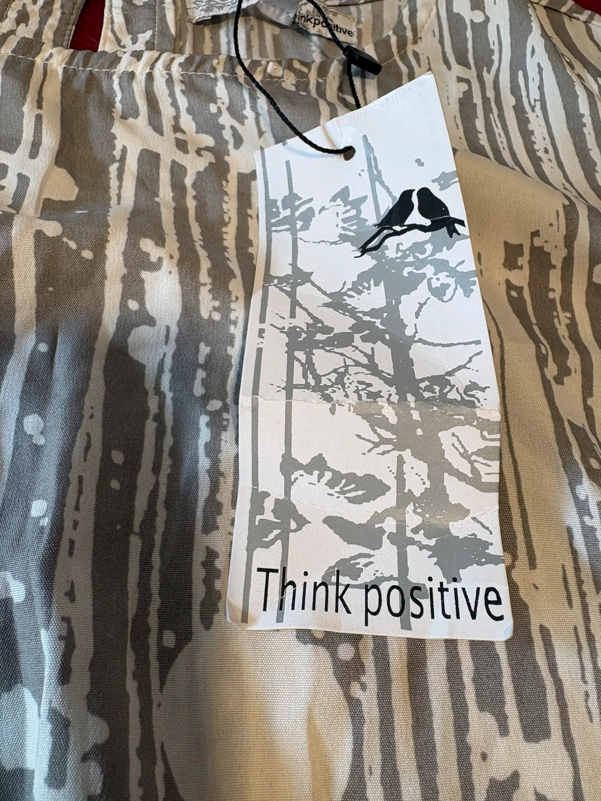 vestido estampado lineal gris y blanco con detalles de volantes en las mangas (amoi) – Think Positive – taille L / 40 / 12 3