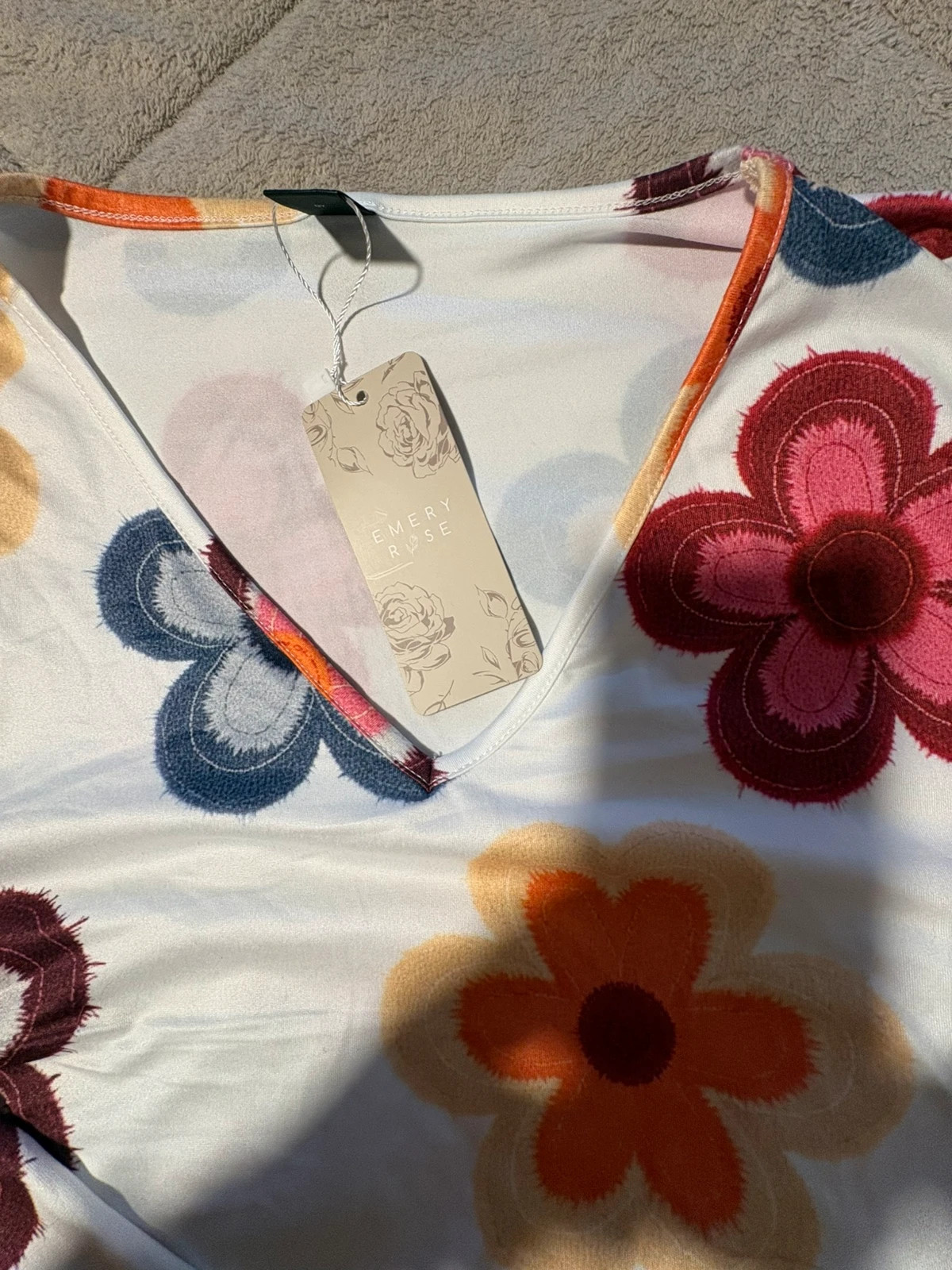 Camiseta manga larga cuello V estampado floral 2XL (amoi) – Emery Rose – taille XXL / 44 / 16 2