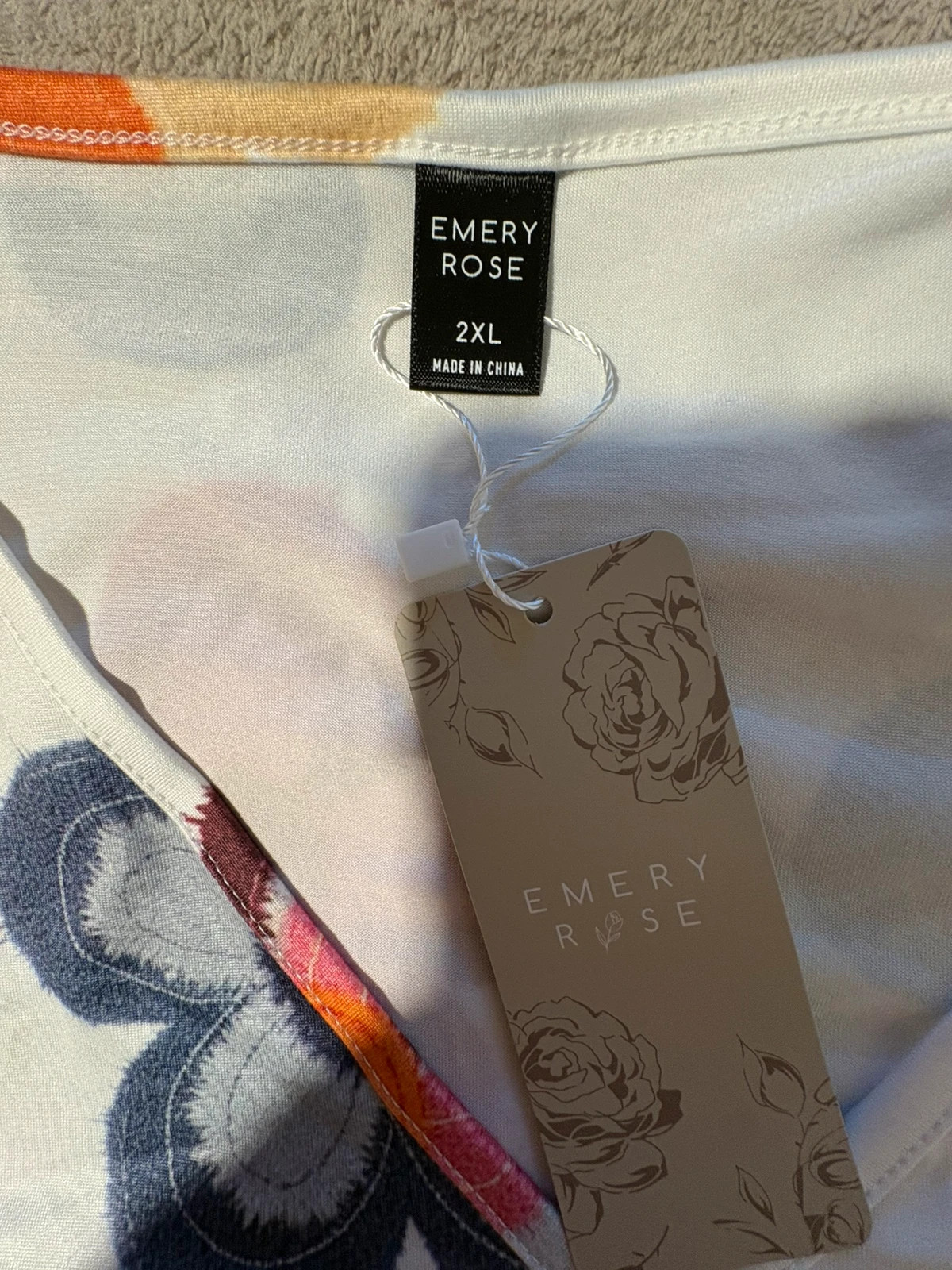 Camiseta manga larga cuello V estampado floral 2XL (amoi) – Emery Rose – taille XXL / 44 / 16 3