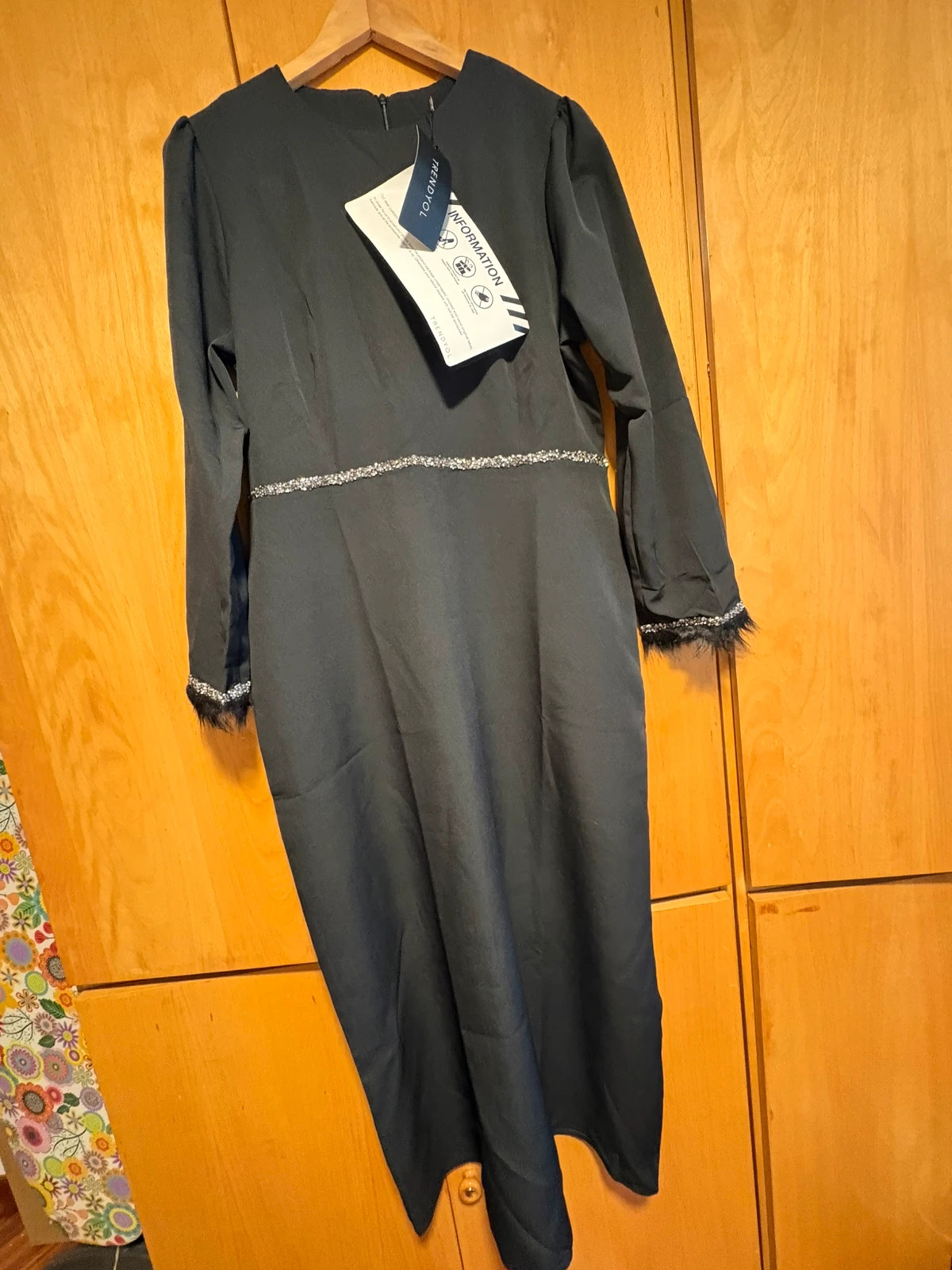 Vestido fiesta negro con brillantes y peluche en puños talla 42 (amoi.c) – Trendyol – taille XL / 42 / 14 2