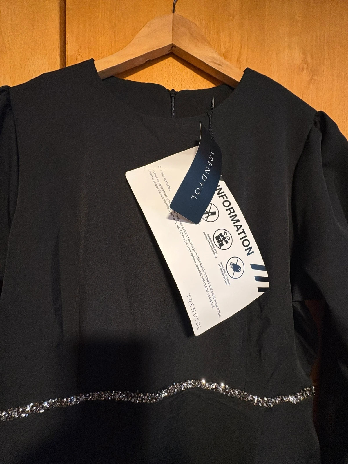 Vestido fiesta negro con brillantes y peluche en puños talla 42 (amoi.c)