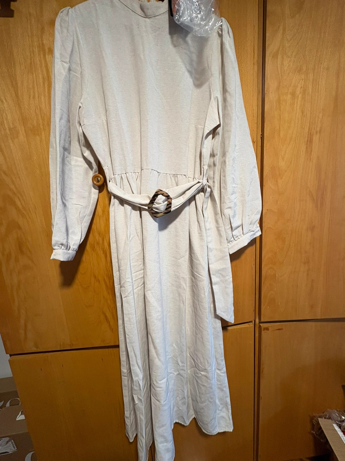 Vestido con cinturón talla 42 de Trendyol (amoi.d)