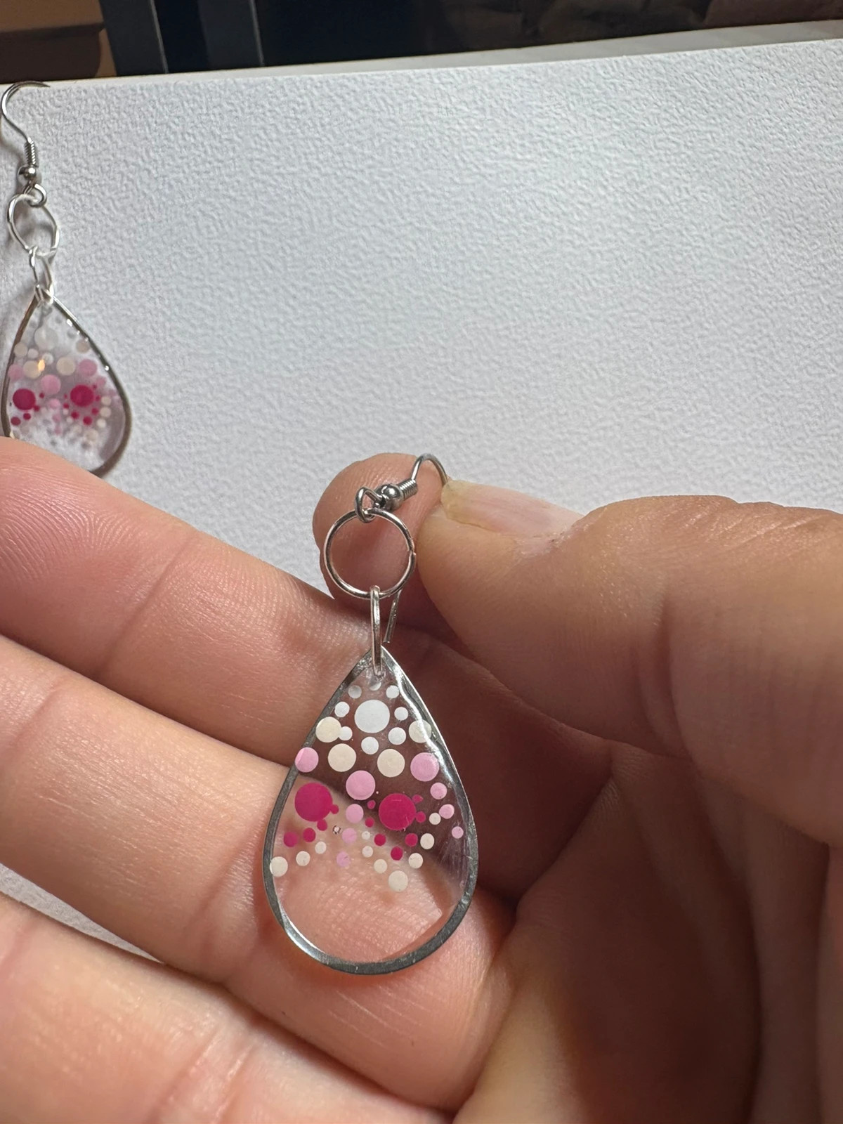 Pendientes puntillismo (amoi) – Mano 3