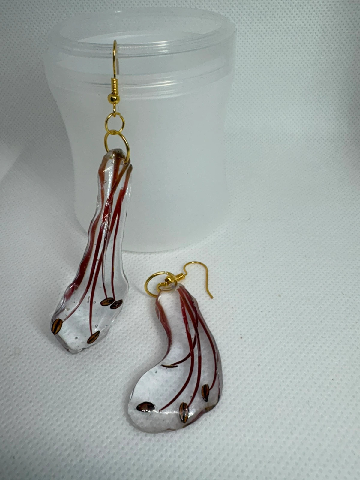 Pendientes con los filamentos y anteras de la flor arbol de fuego (amoi)