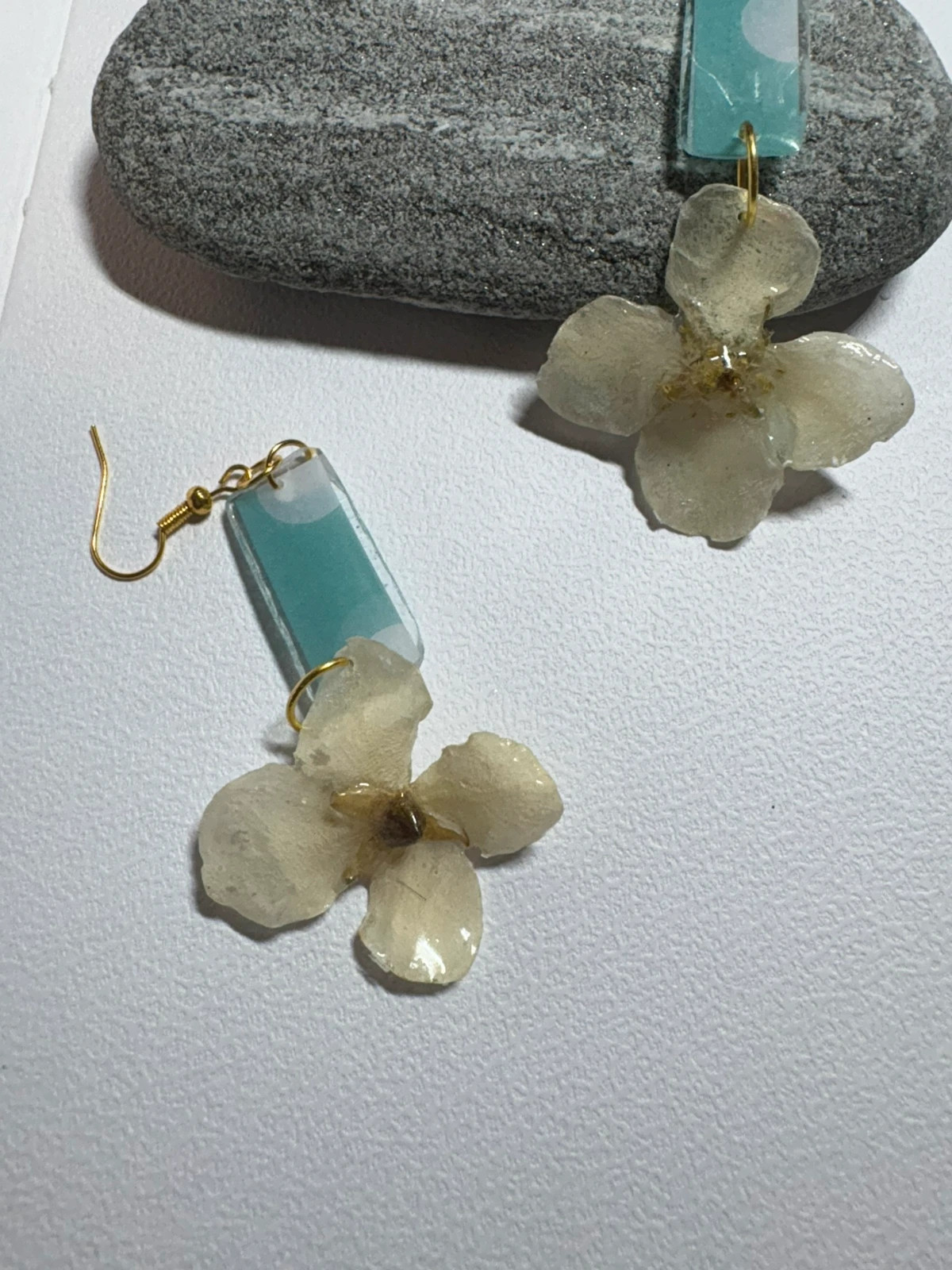 Pendientes flor filadelfo natural que evoca ternura y agradecimiento (amoi) – Hecho a Mano 2