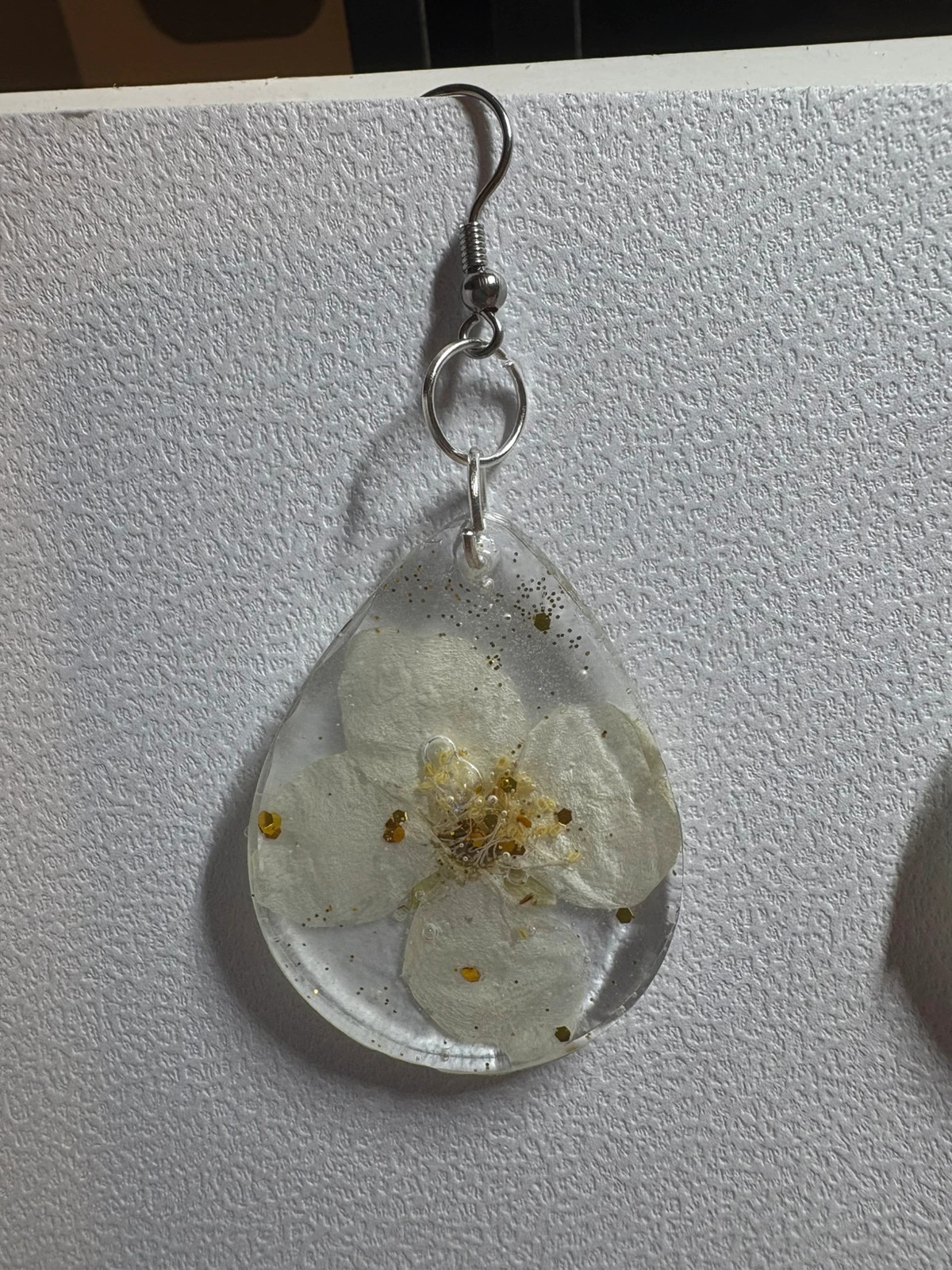 Pendientes flor de Filadelfo (amoi) – Mano 2